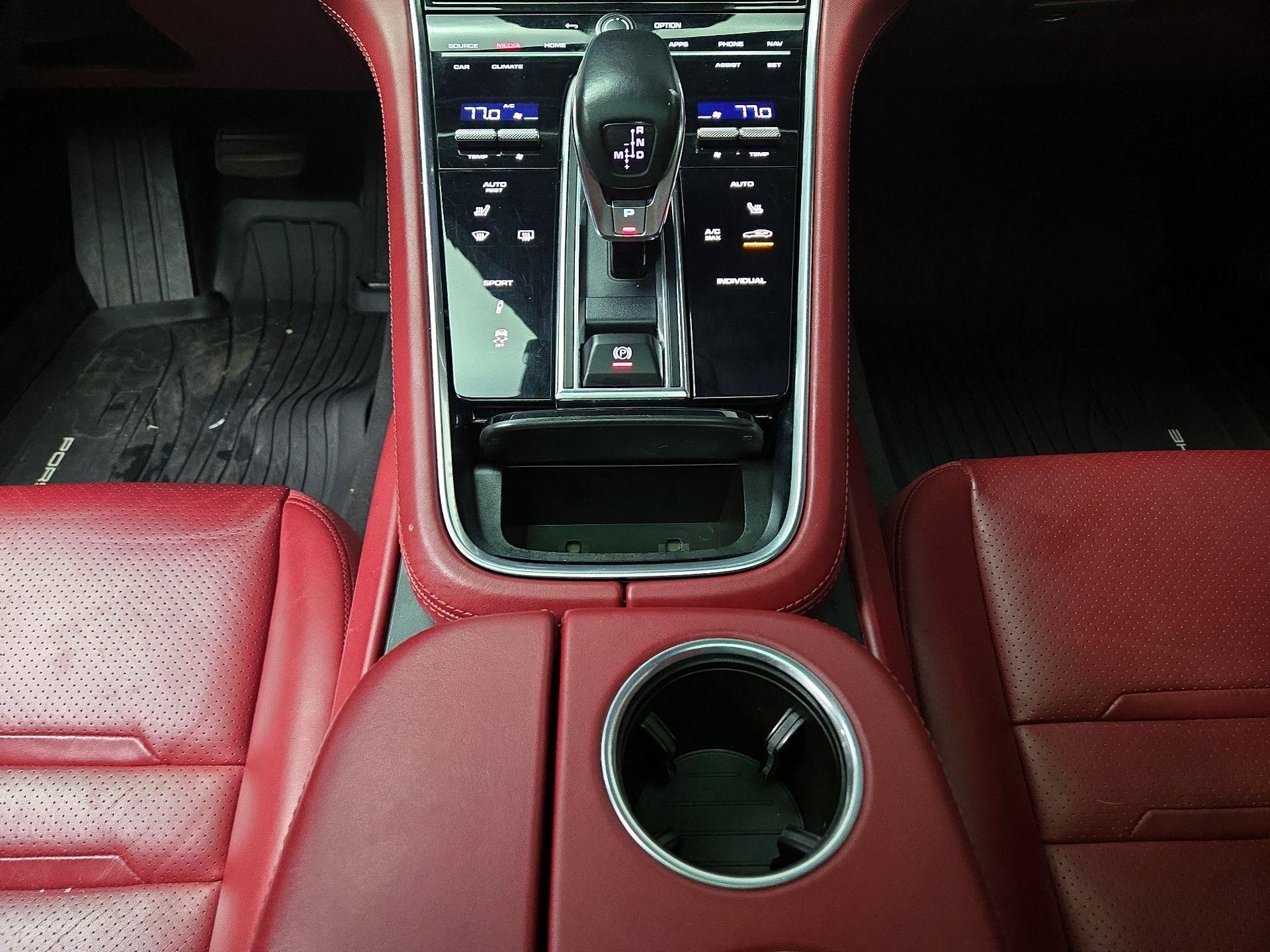 Thumbnail: 2021 Porsche Panamera - 18