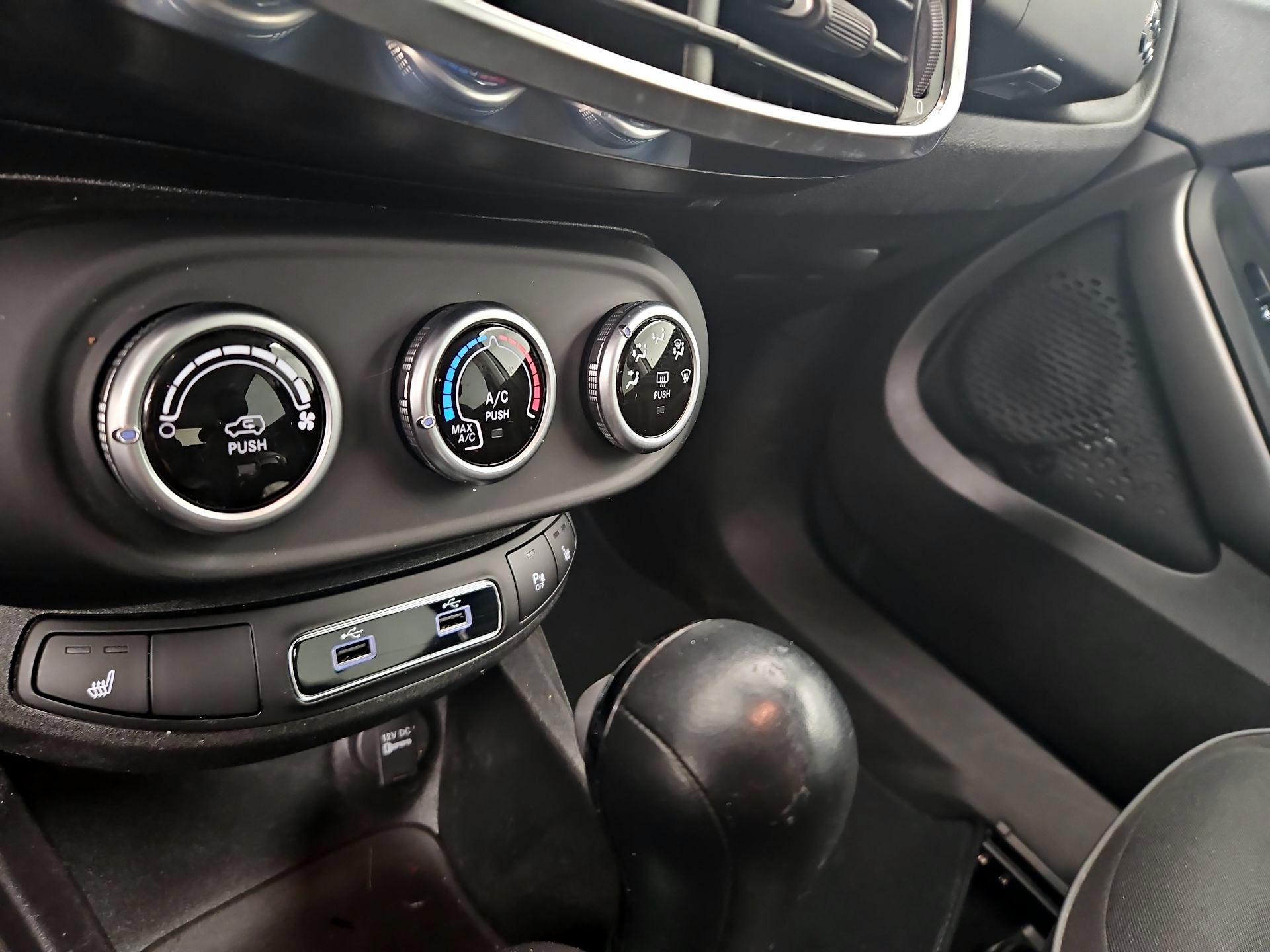 Thumbnail: 2023 Fiat 500X - 16