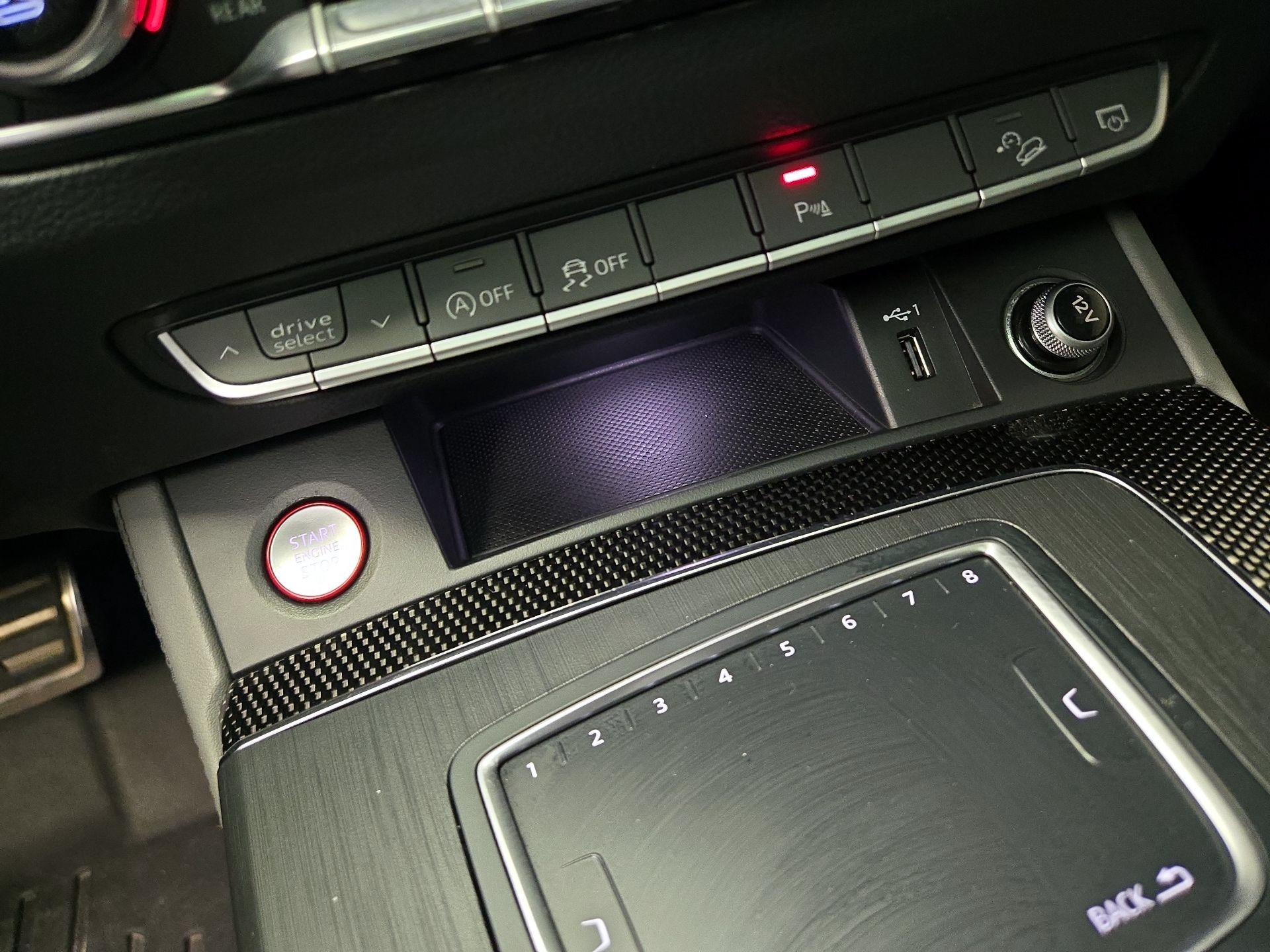 Thumbnail: 2020 Audi SQ5 - 19