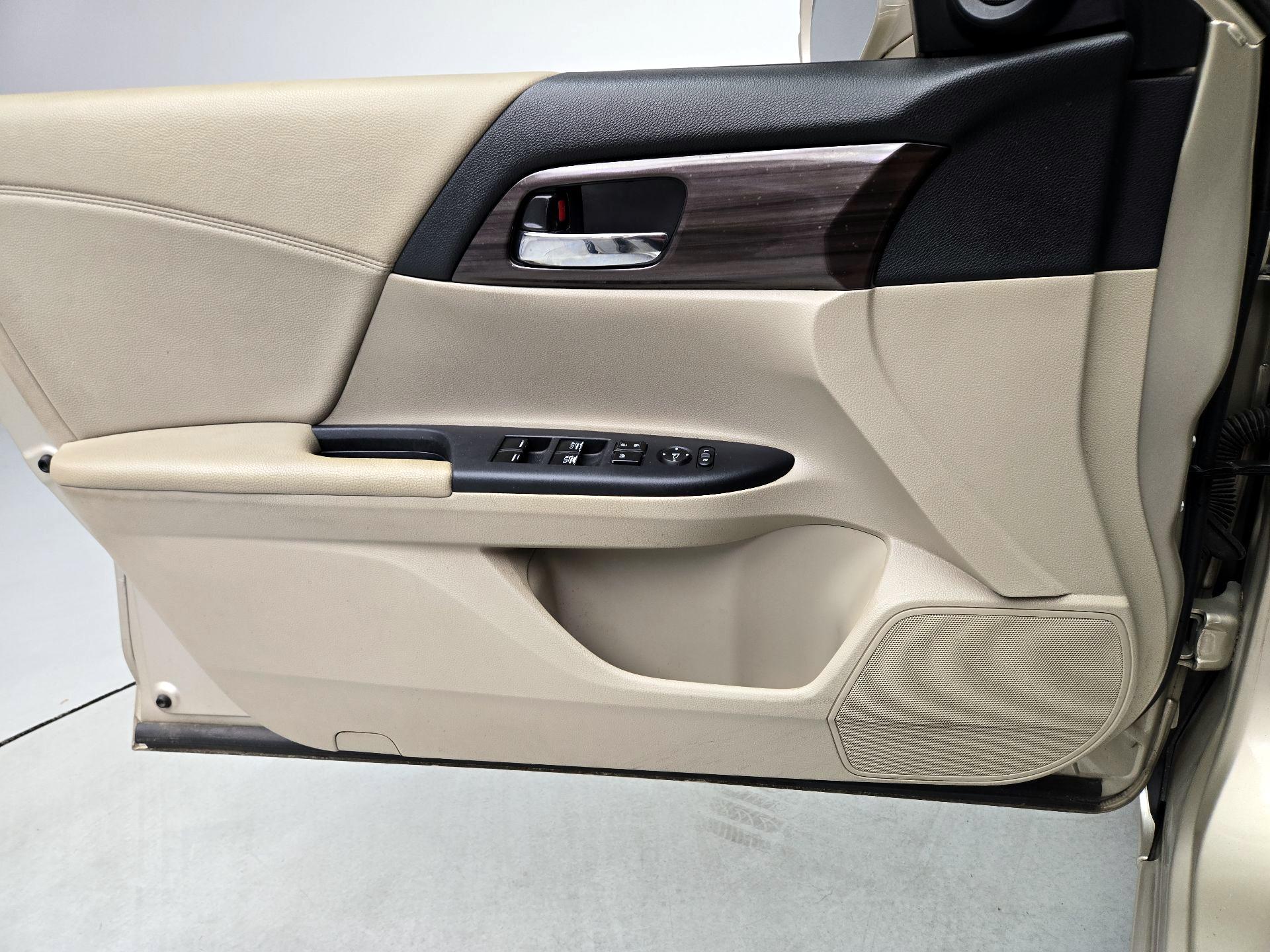 Thumbnail: 2017 Honda Accord - 12