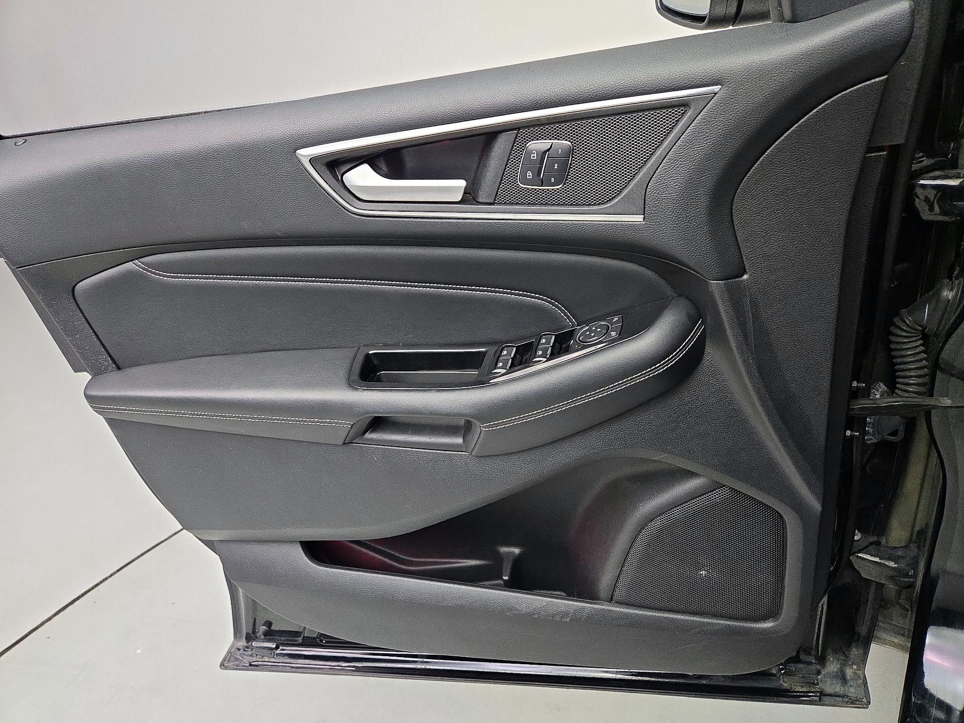 Thumbnail: 2017 Ford Edge - 12