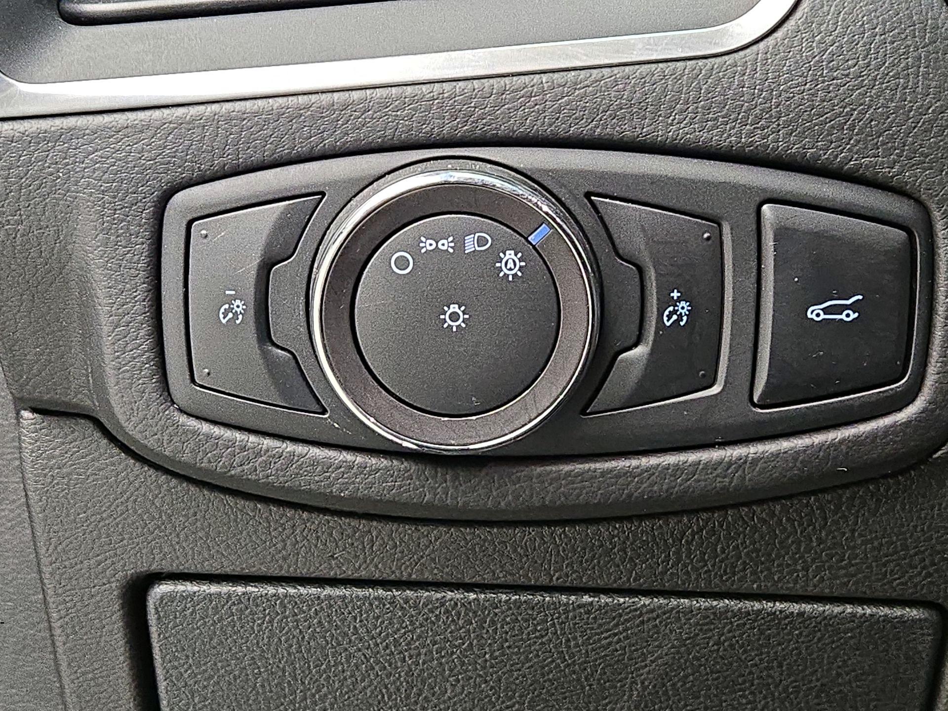 Thumbnail: 2017 Ford Edge - 13