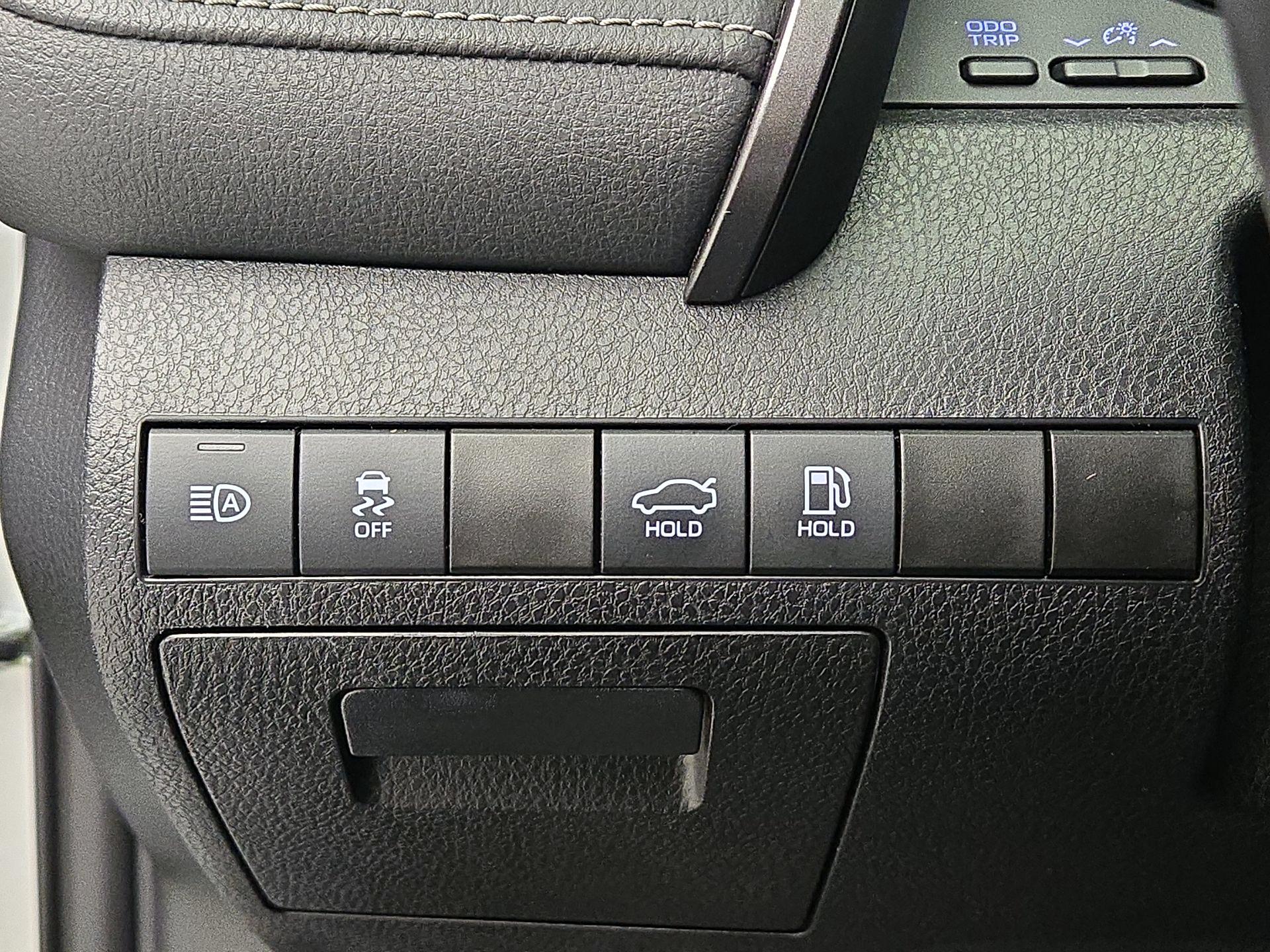 Thumbnail: 2022 Toyota Camry - 13