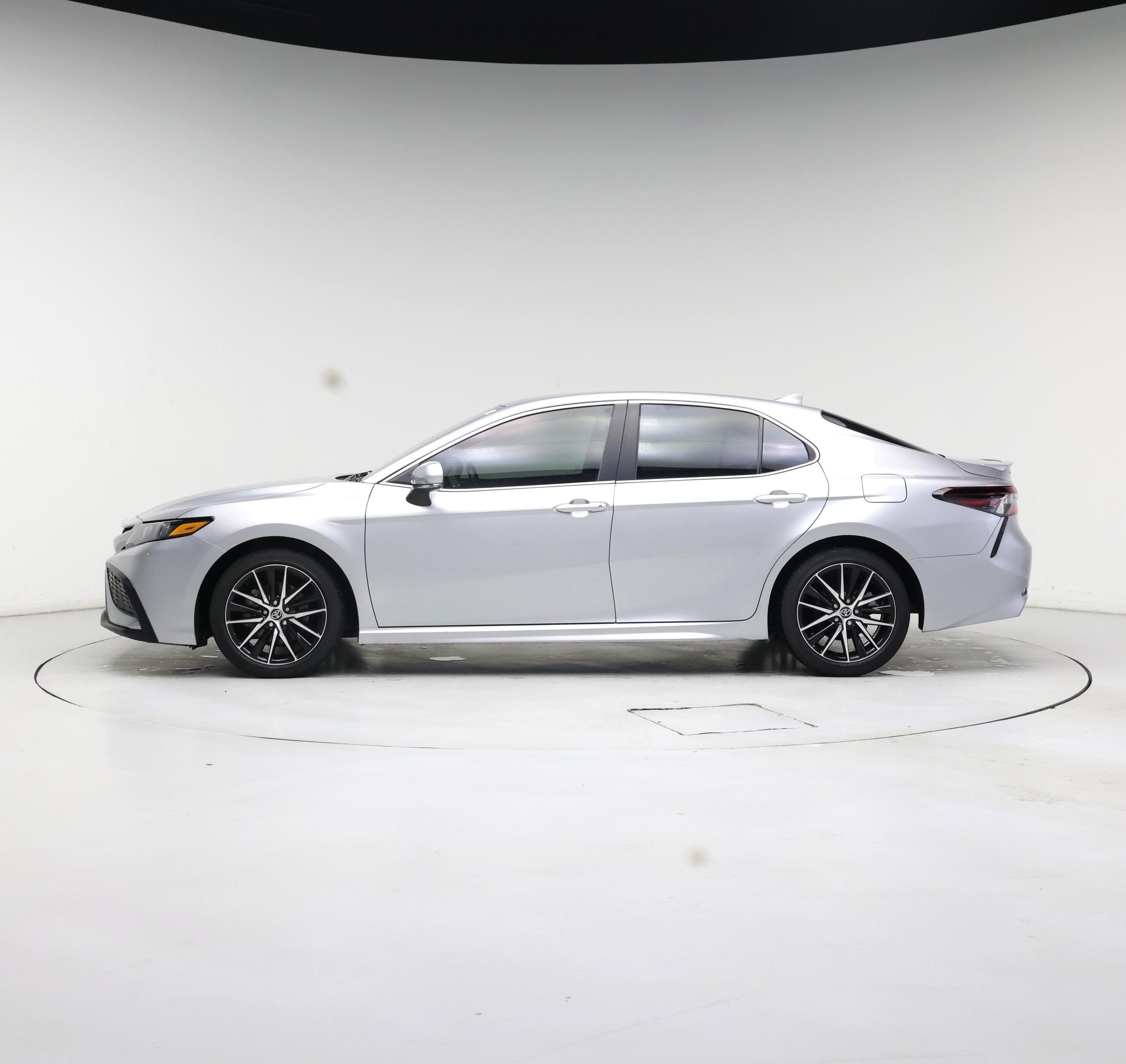 Thumbnail: 2022 Toyota Camry - 3