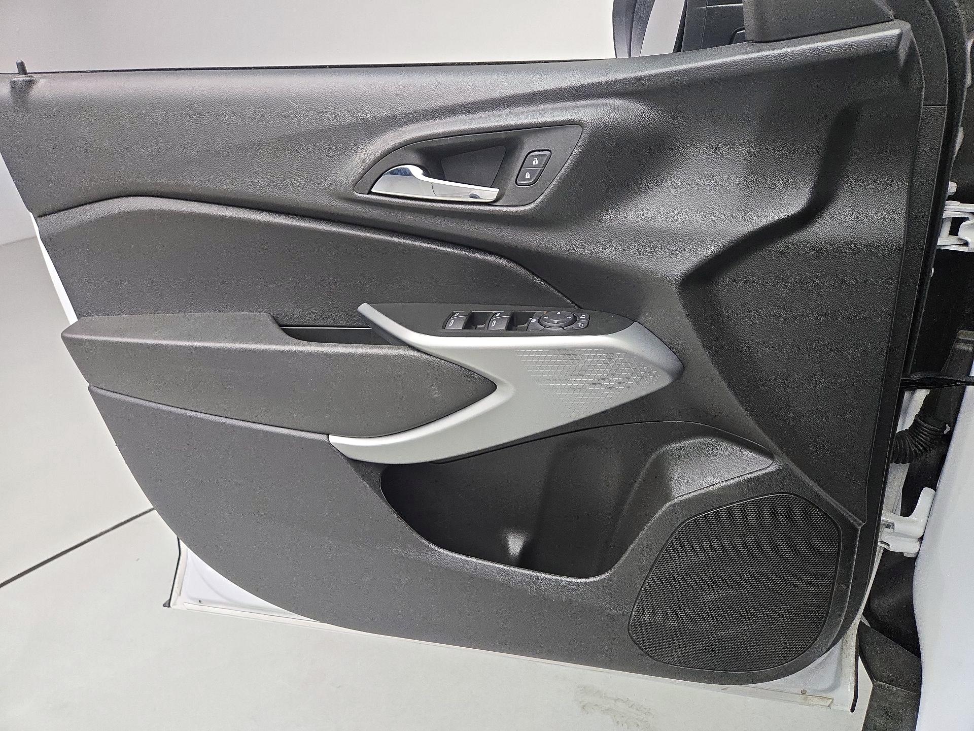 Thumbnail: 2025 Chevrolet Trax - 12