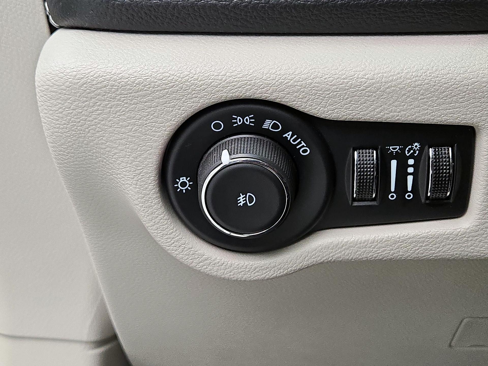 Thumbnail: 2024 Chrysler Pacifica - 13