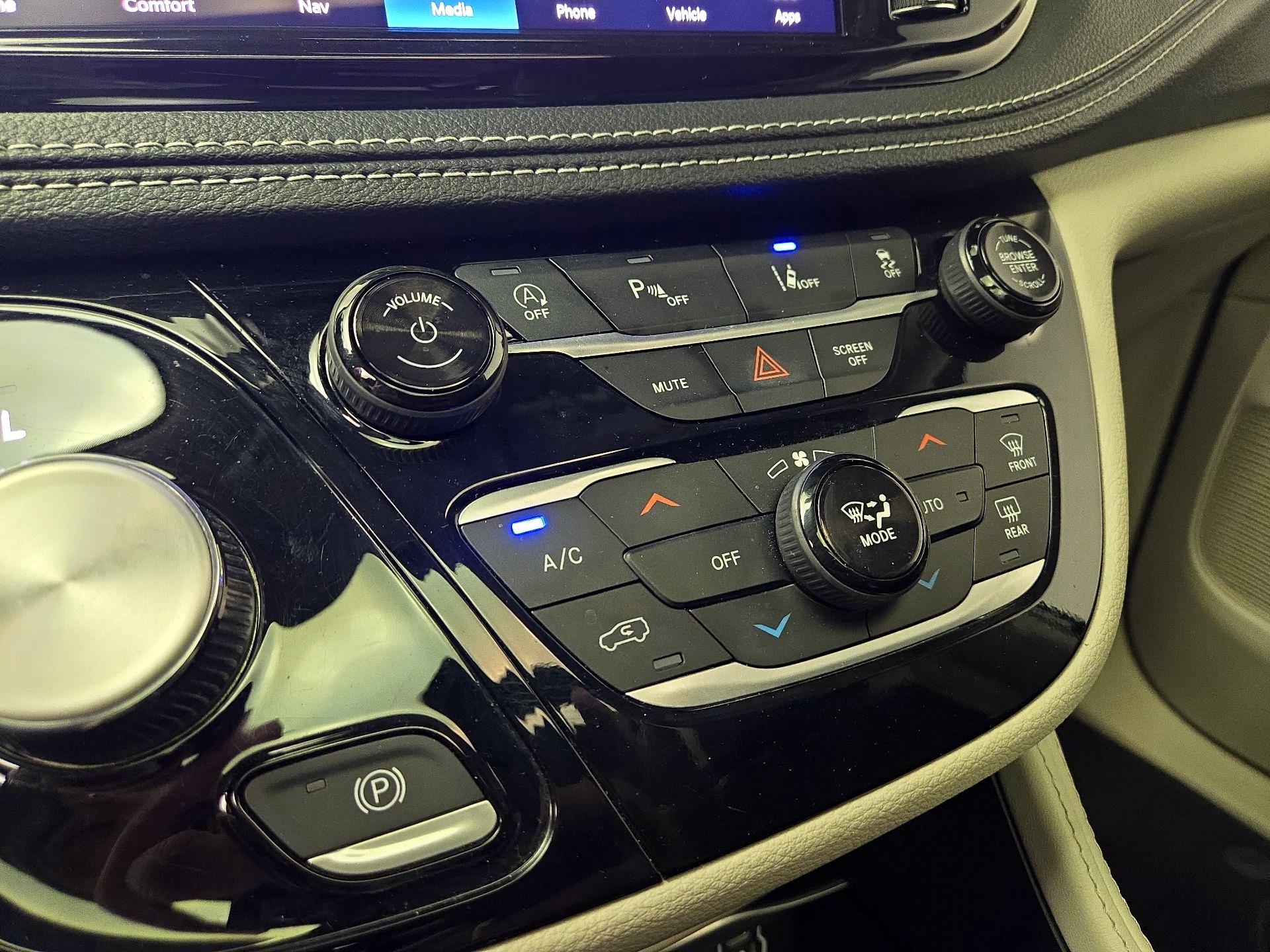 Thumbnail: 2024 Chrysler Pacifica - 17