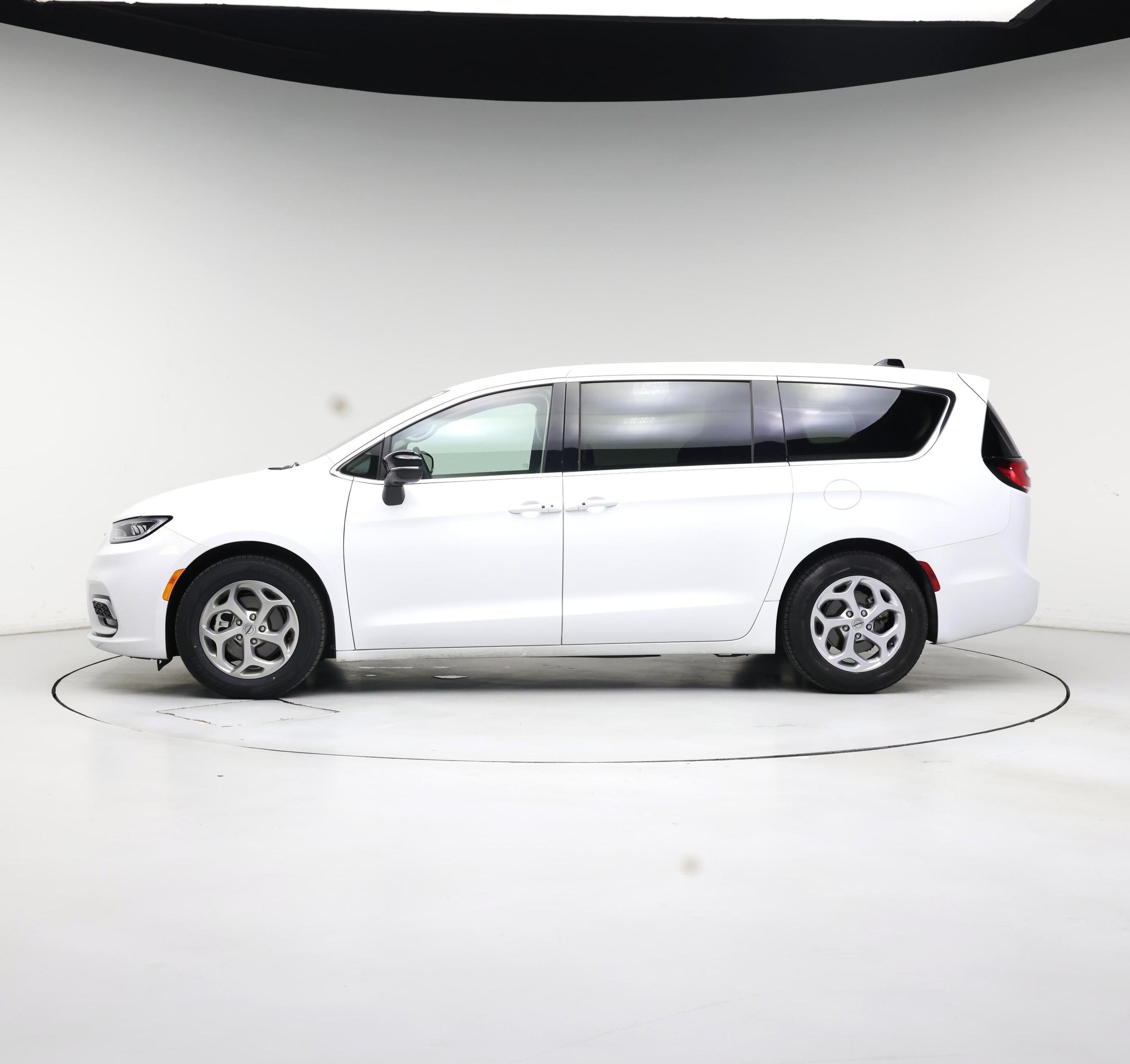 Thumbnail: 2024 Chrysler Pacifica - 3