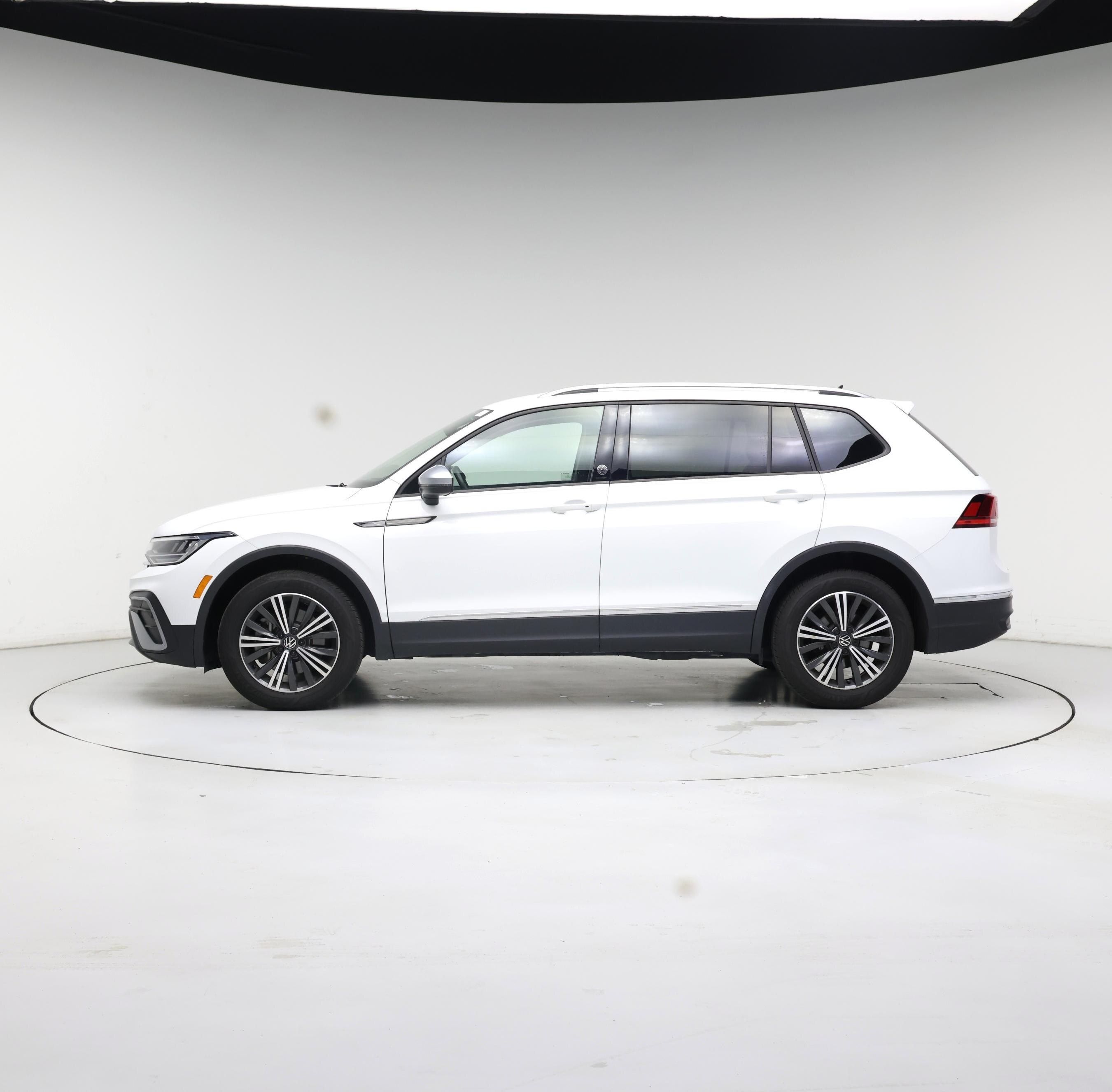 Thumbnail: 2024 Volkswagen Tiguan - 3