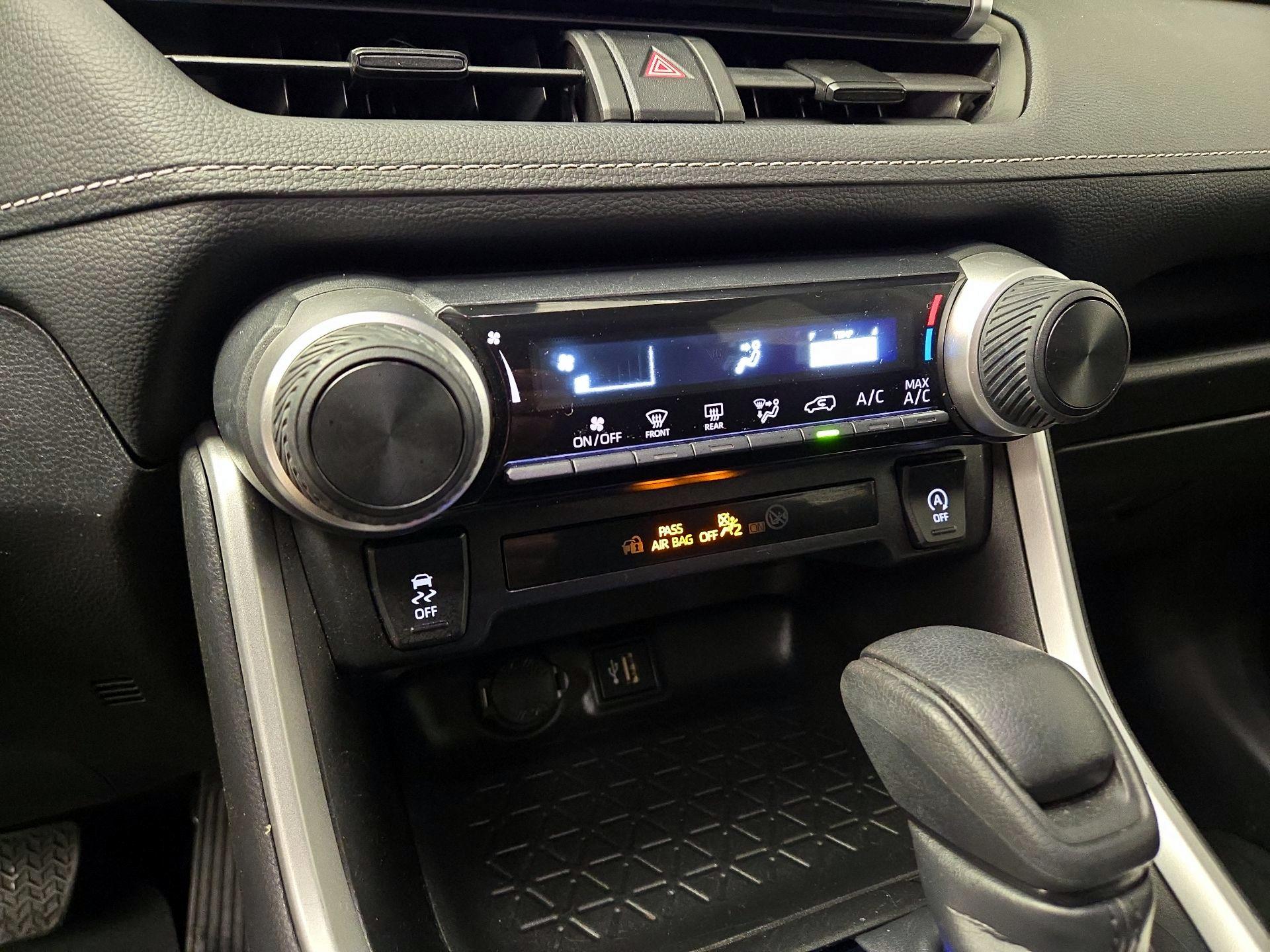 Thumbnail: 2024 Toyota RAV4 - 17