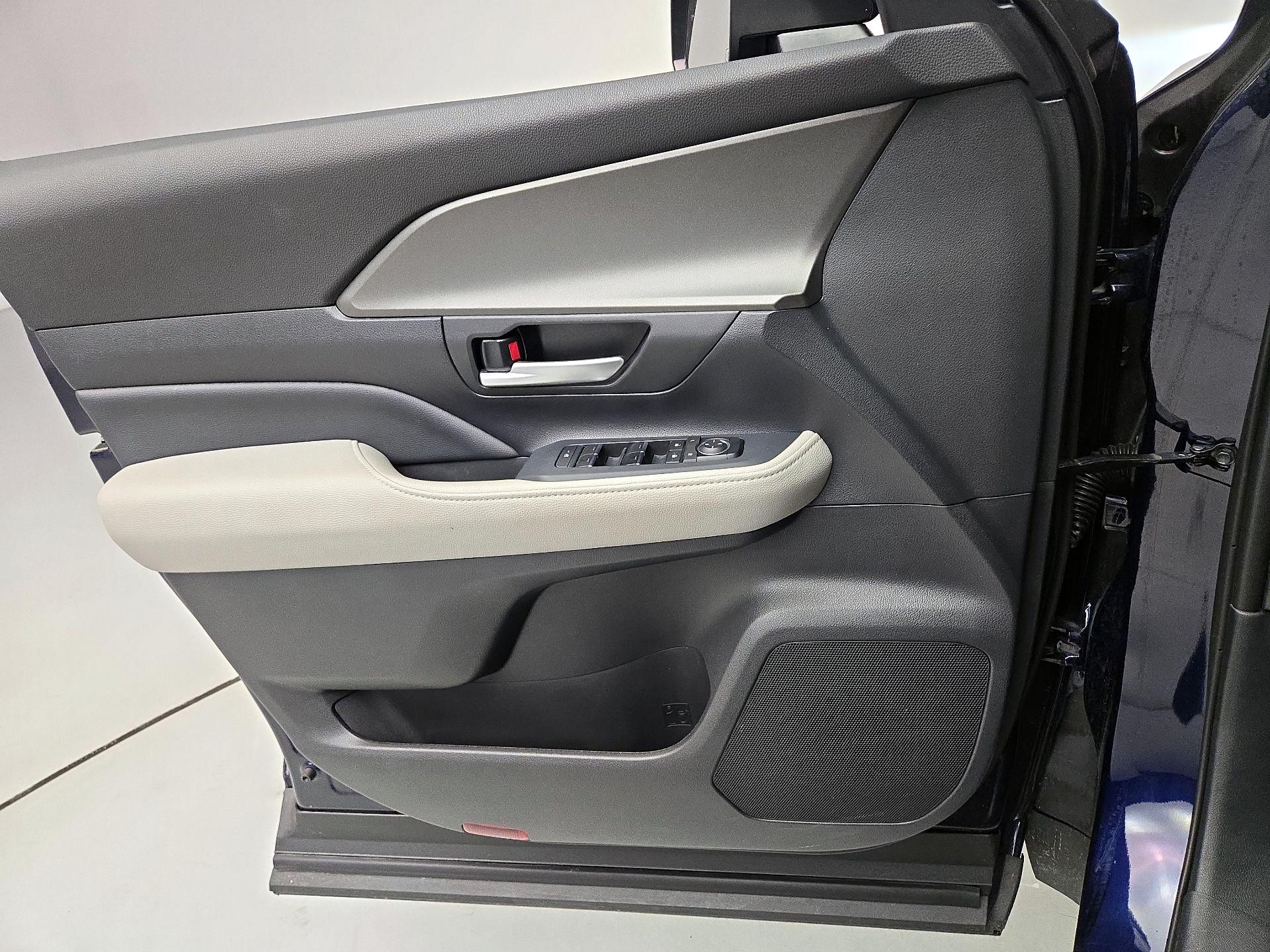 Thumbnail: 2025 Toyota Grand Highlander - 12