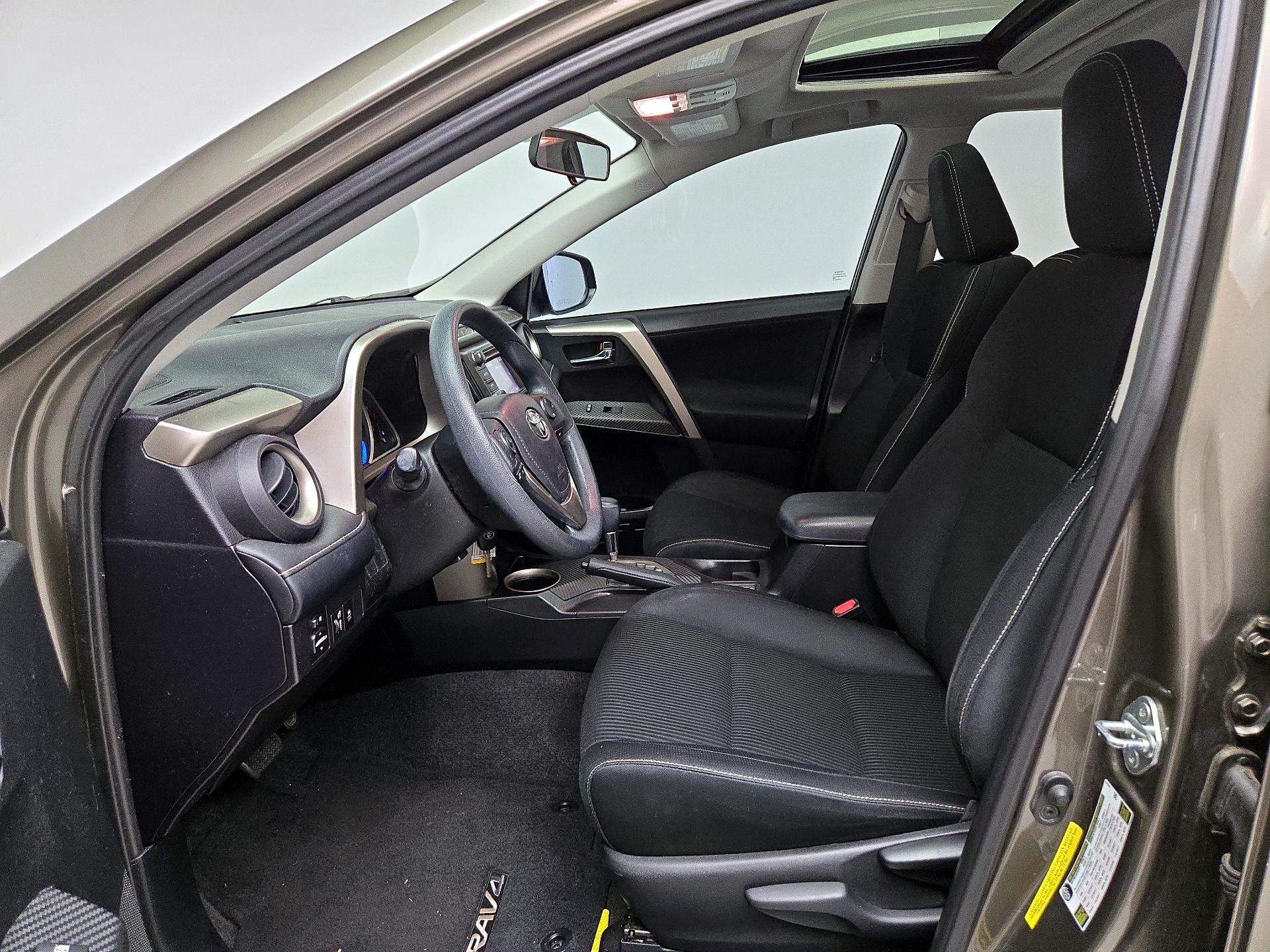 Thumbnail: 2015 Toyota RAV4 - 11