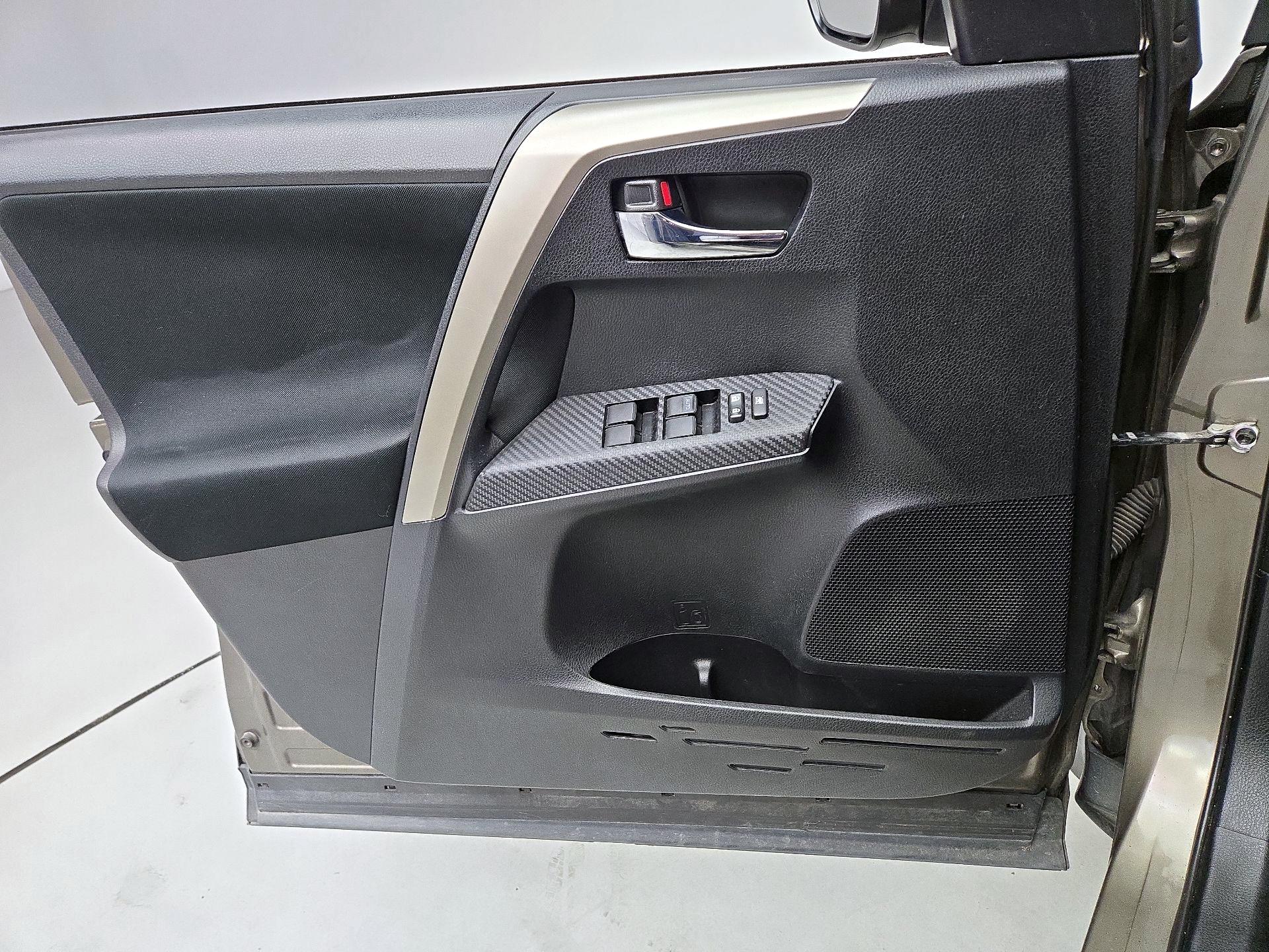 Thumbnail: 2015 Toyota RAV4 - 12