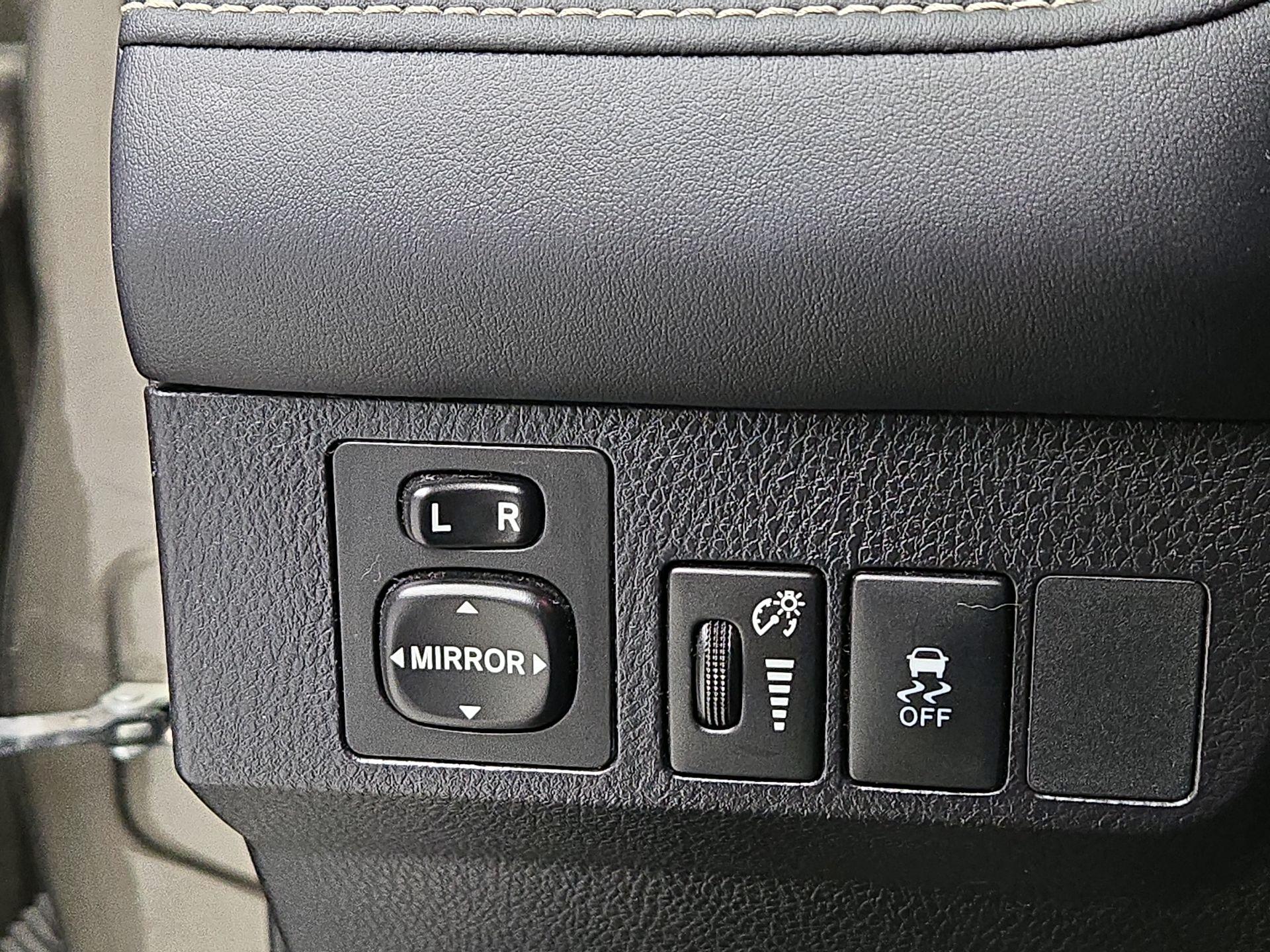 Thumbnail: 2015 Toyota RAV4 - 13