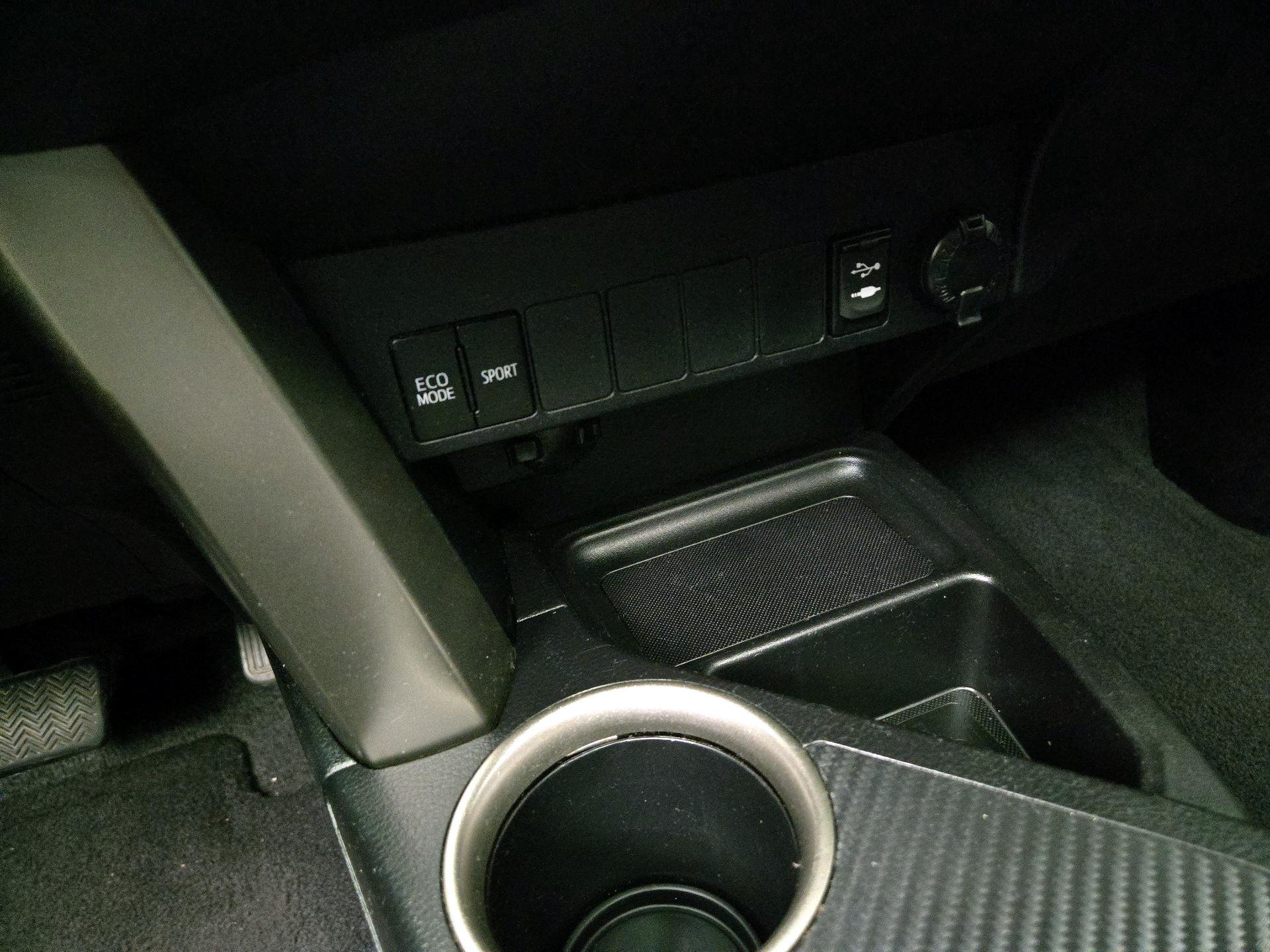 Thumbnail: 2015 Toyota RAV4 - 18