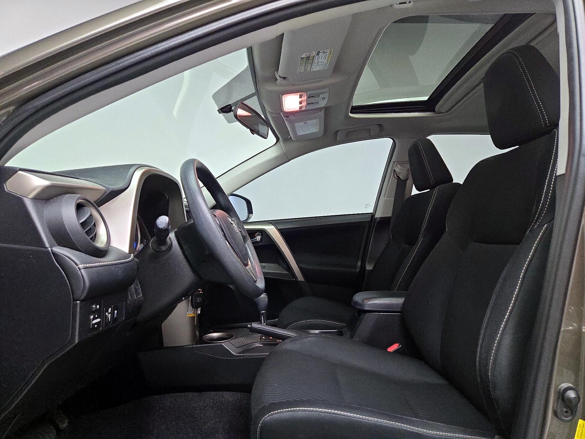 Thumbnail: 2015 Toyota RAV4 - 19