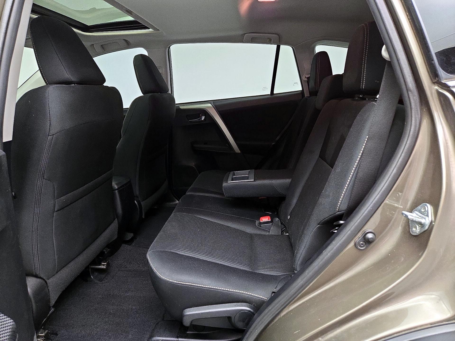 Thumbnail: 2015 Toyota RAV4 - 20