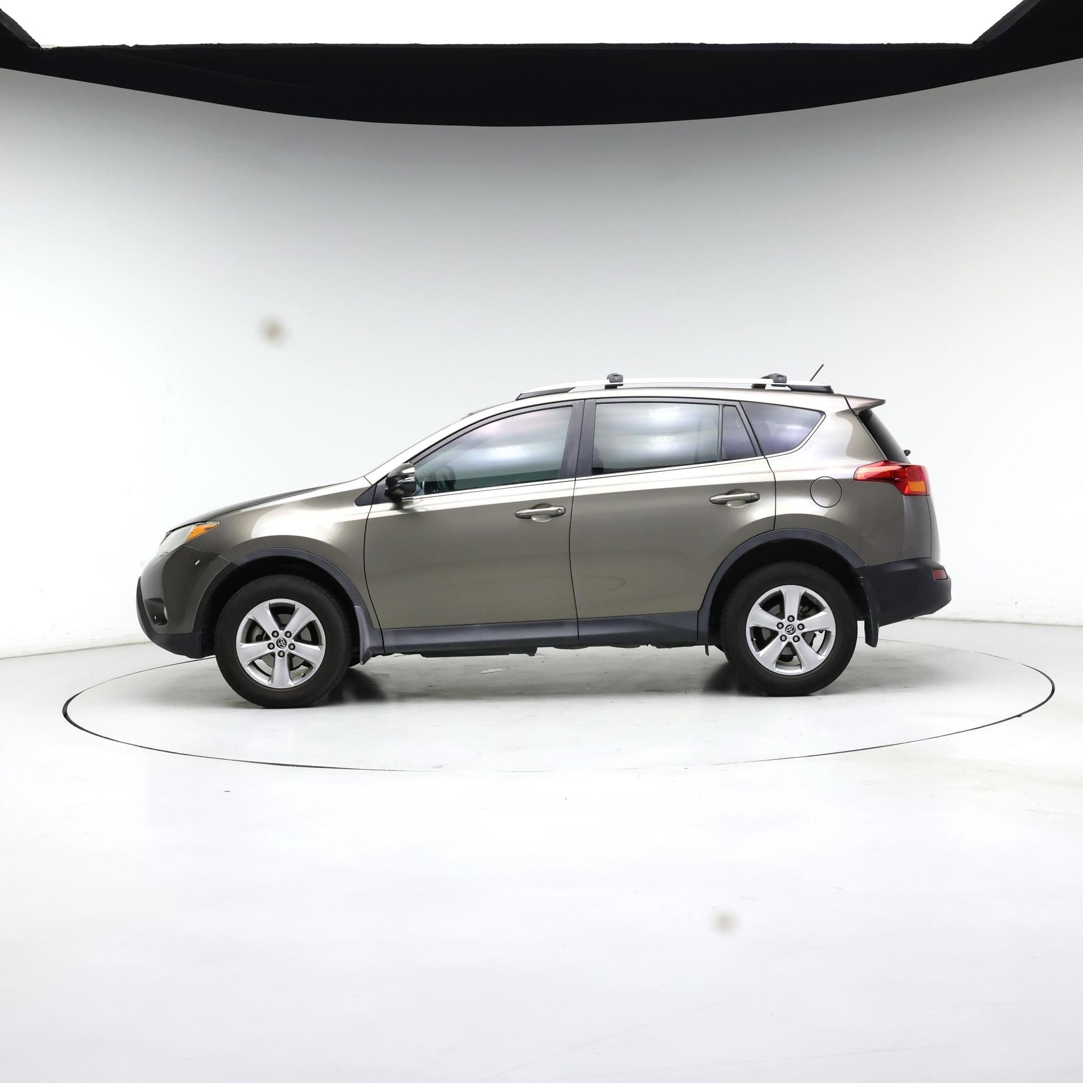 Thumbnail: 2015 Toyota RAV4 - 3