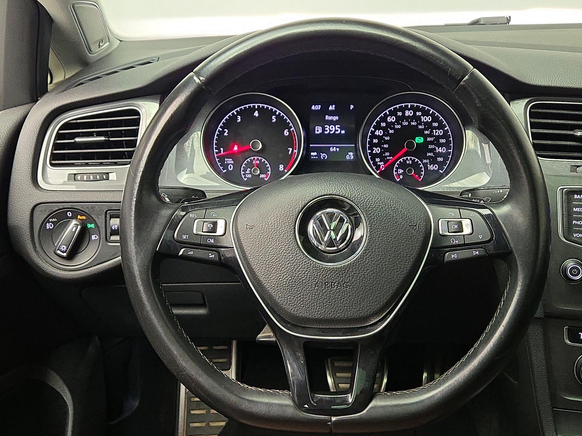 Thumbnail: 2017 Volkswagen Golf - 10