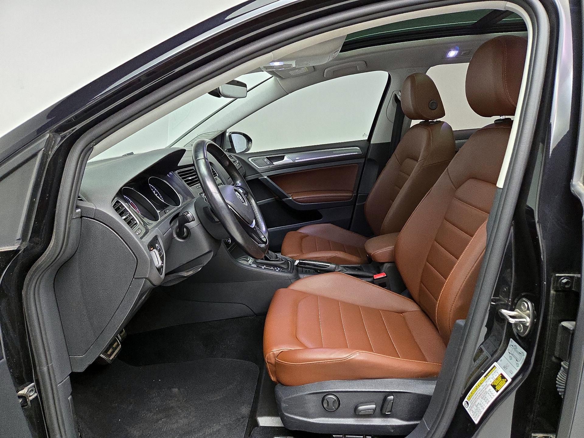 Thumbnail: 2017 Volkswagen Golf - 11