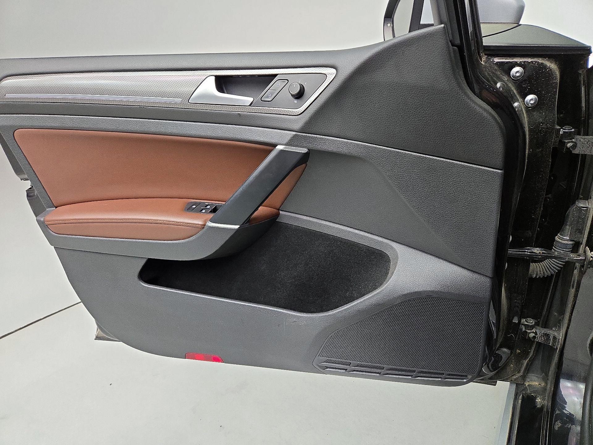 Thumbnail: 2017 Volkswagen Golf - 12