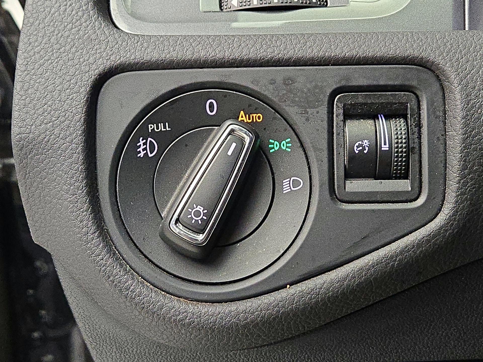 Thumbnail: 2017 Volkswagen Golf - 13