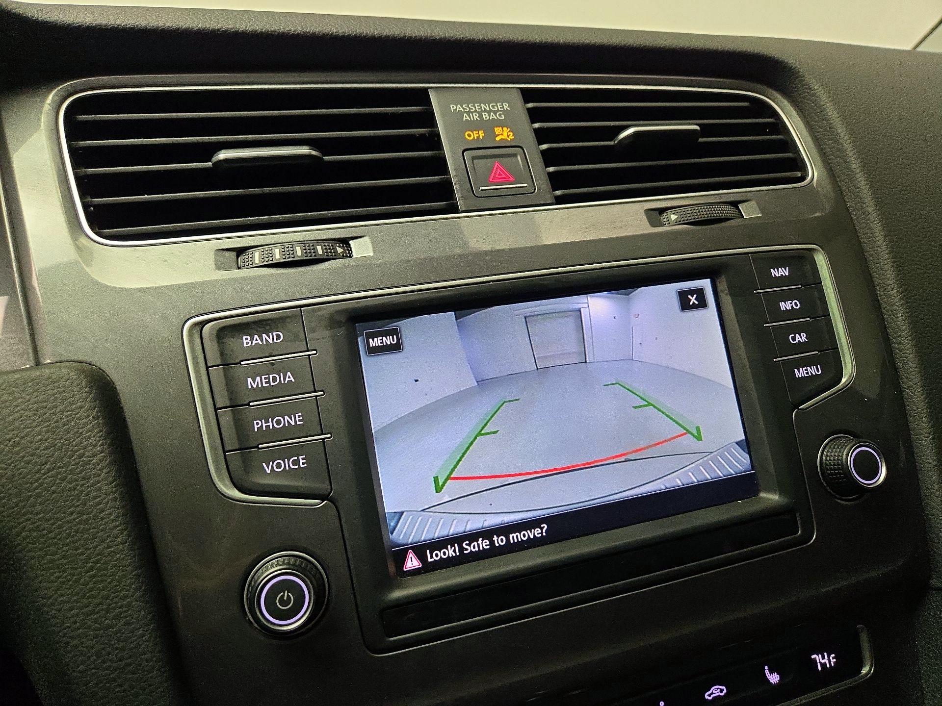 Thumbnail: 2017 Volkswagen Golf - 15