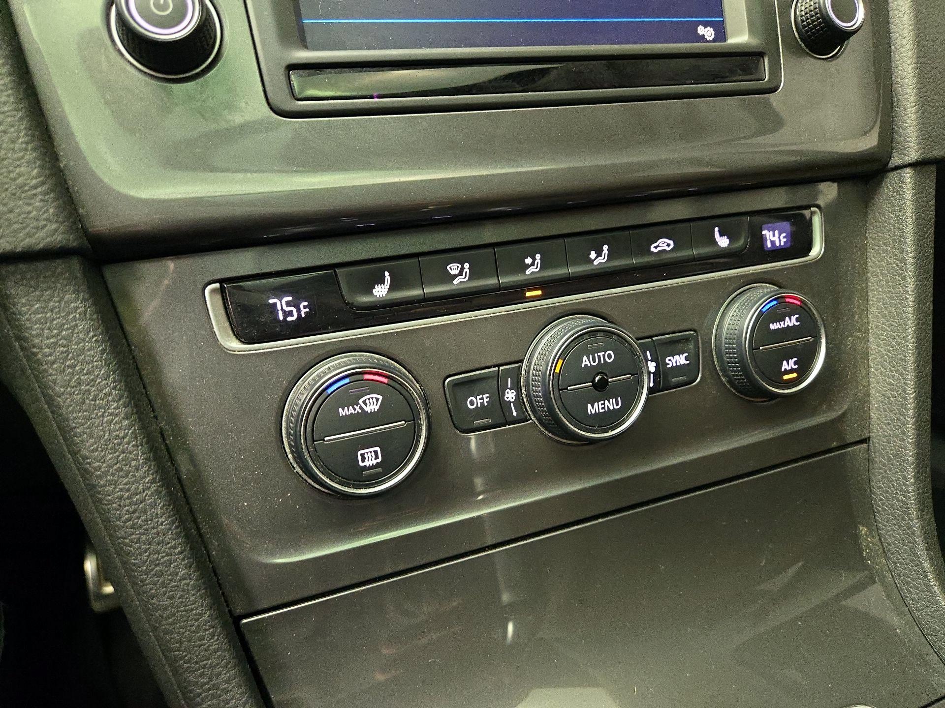 Thumbnail: 2017 Volkswagen Golf - 17