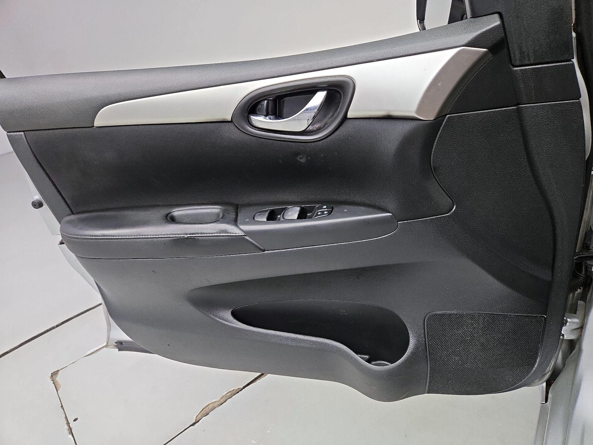 Thumbnail: 2017 Nissan Sentra - 12