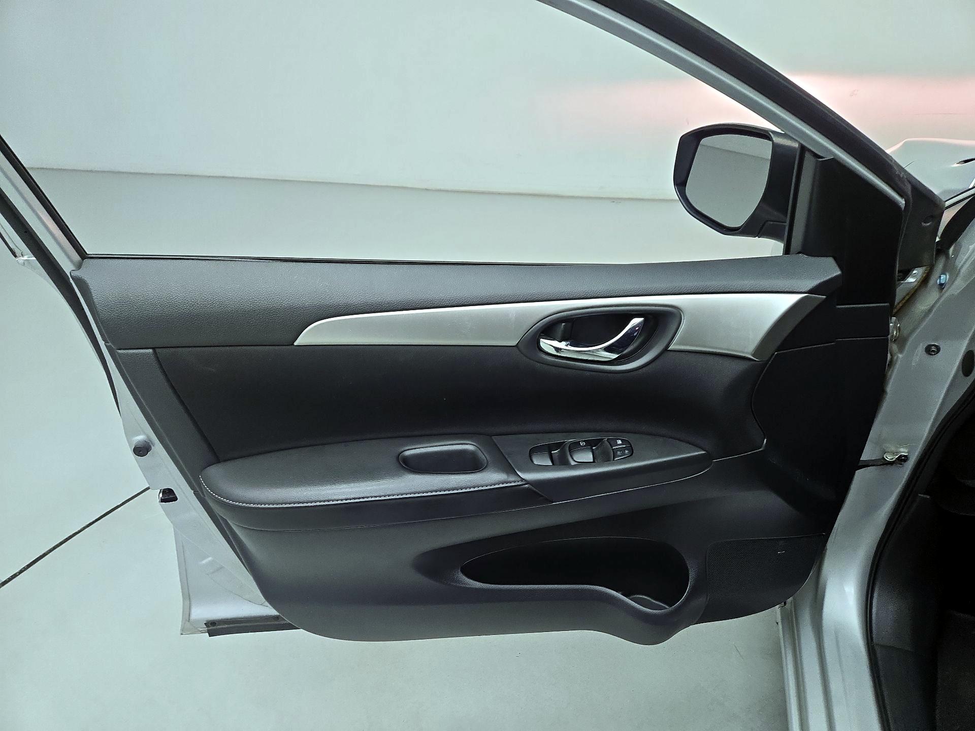 Thumbnail: 2019 Nissan Sentra - 12