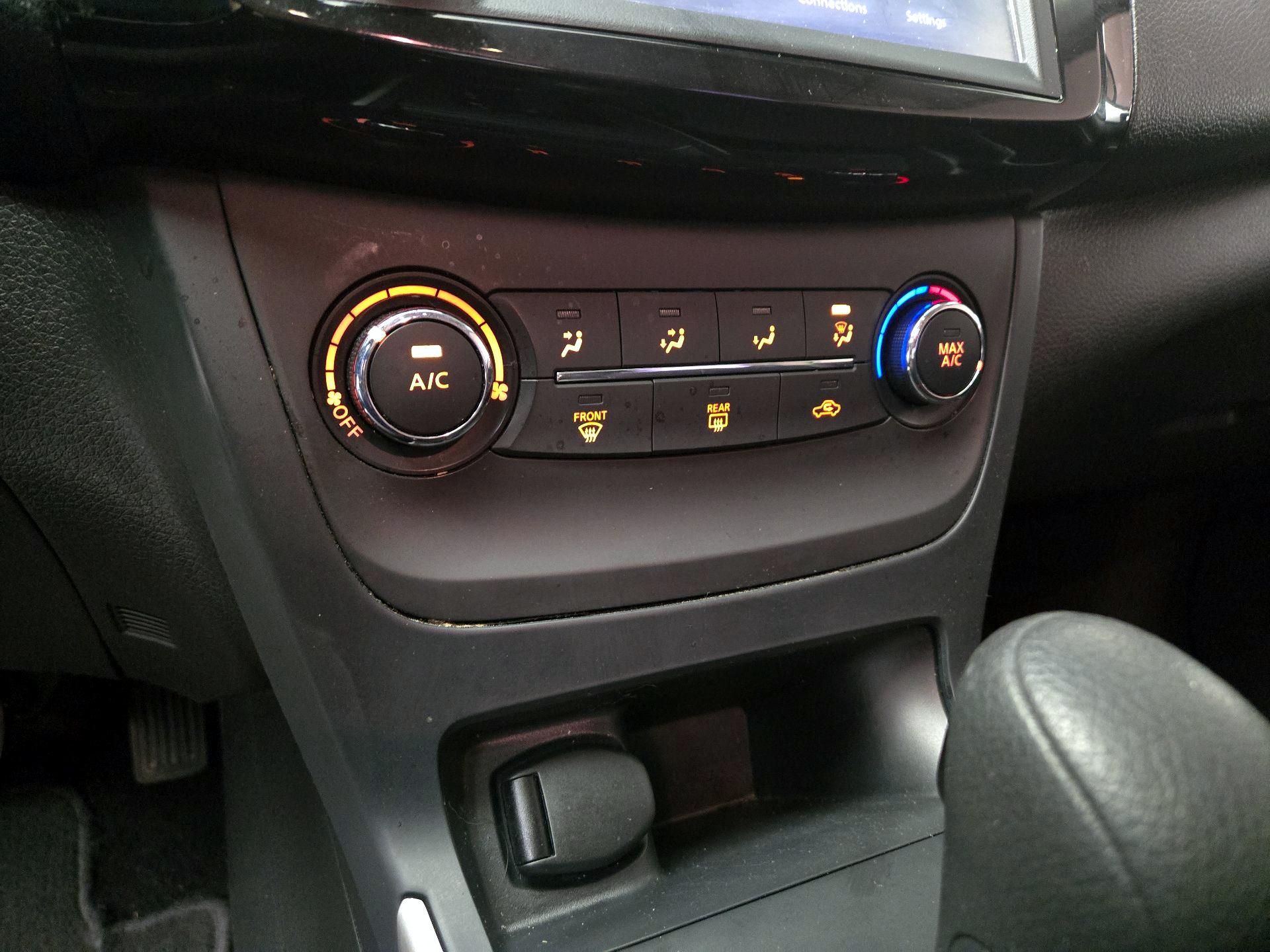 Thumbnail: 2019 Nissan Sentra - 16