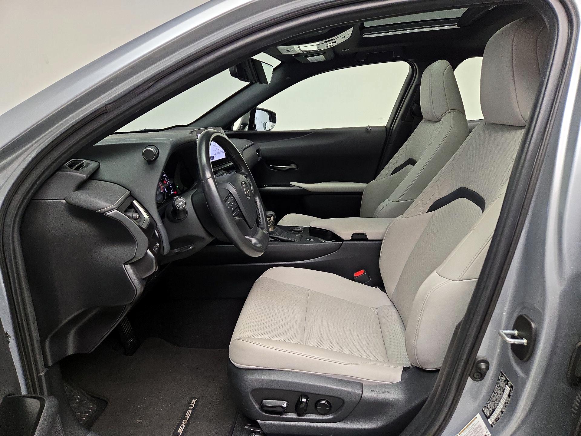 Thumbnail: 2023 Lexus UX - 11