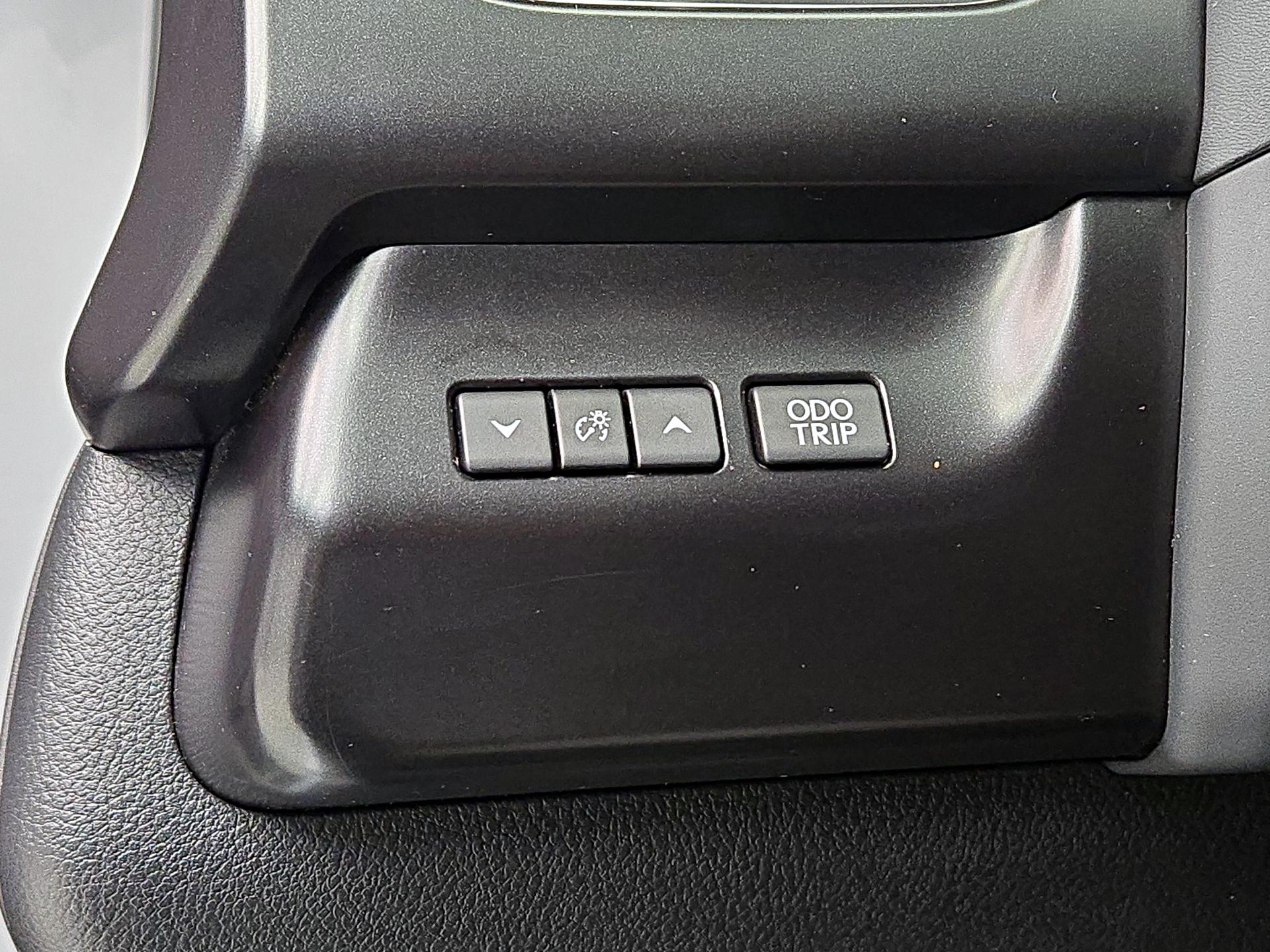 Thumbnail: 2023 Lexus UX - 13