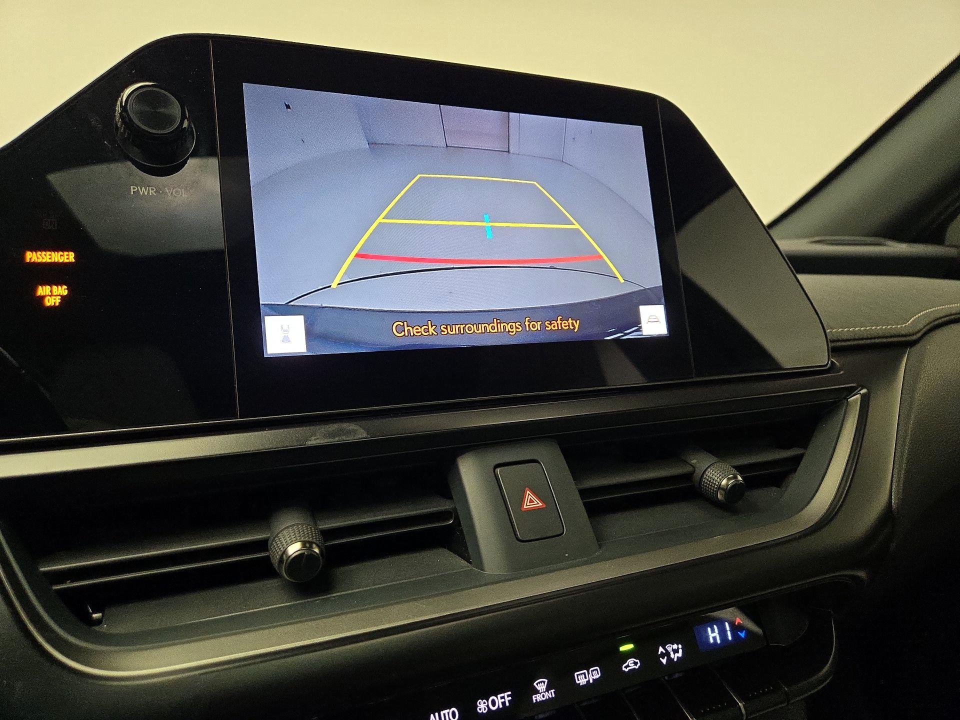 Thumbnail: 2023 Lexus UX - 14