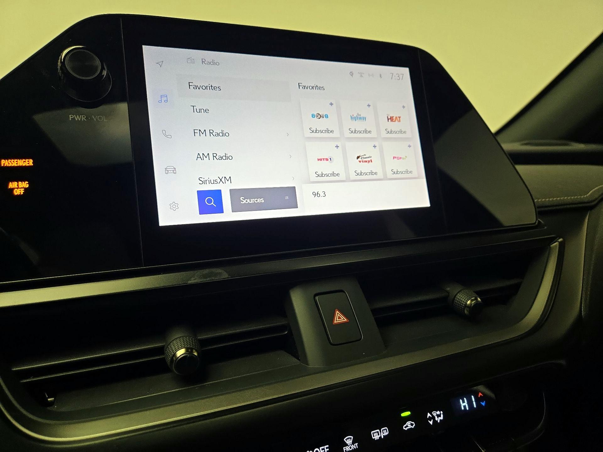 Thumbnail: 2023 Lexus UX - 15