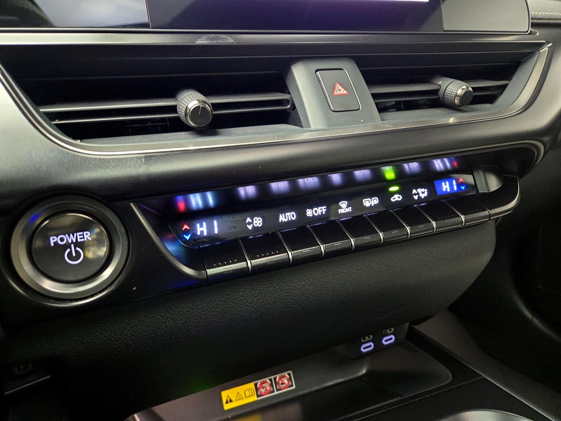 Thumbnail: 2023 Lexus UX - 16