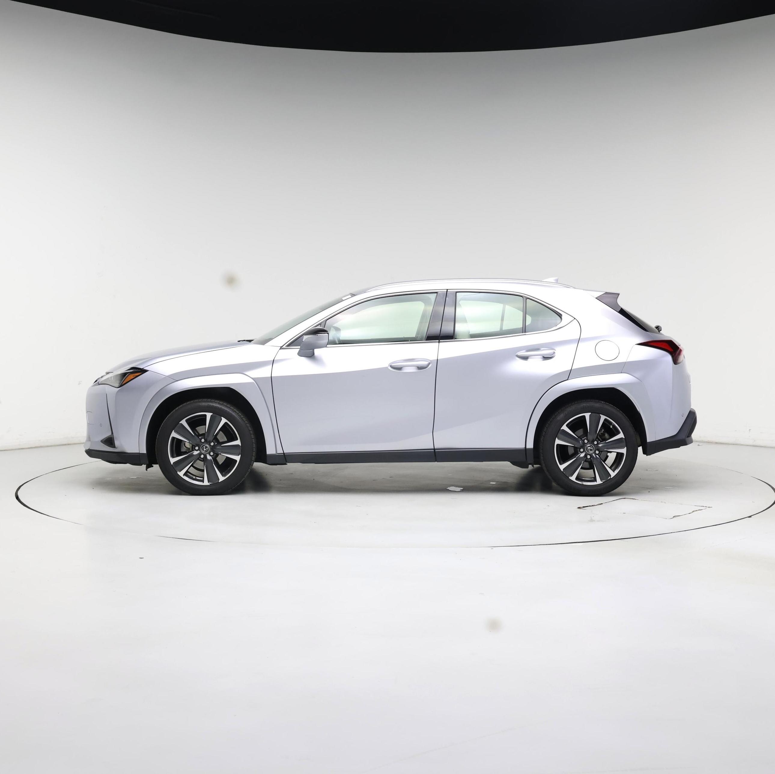 Thumbnail: 2023 Lexus UX - 3