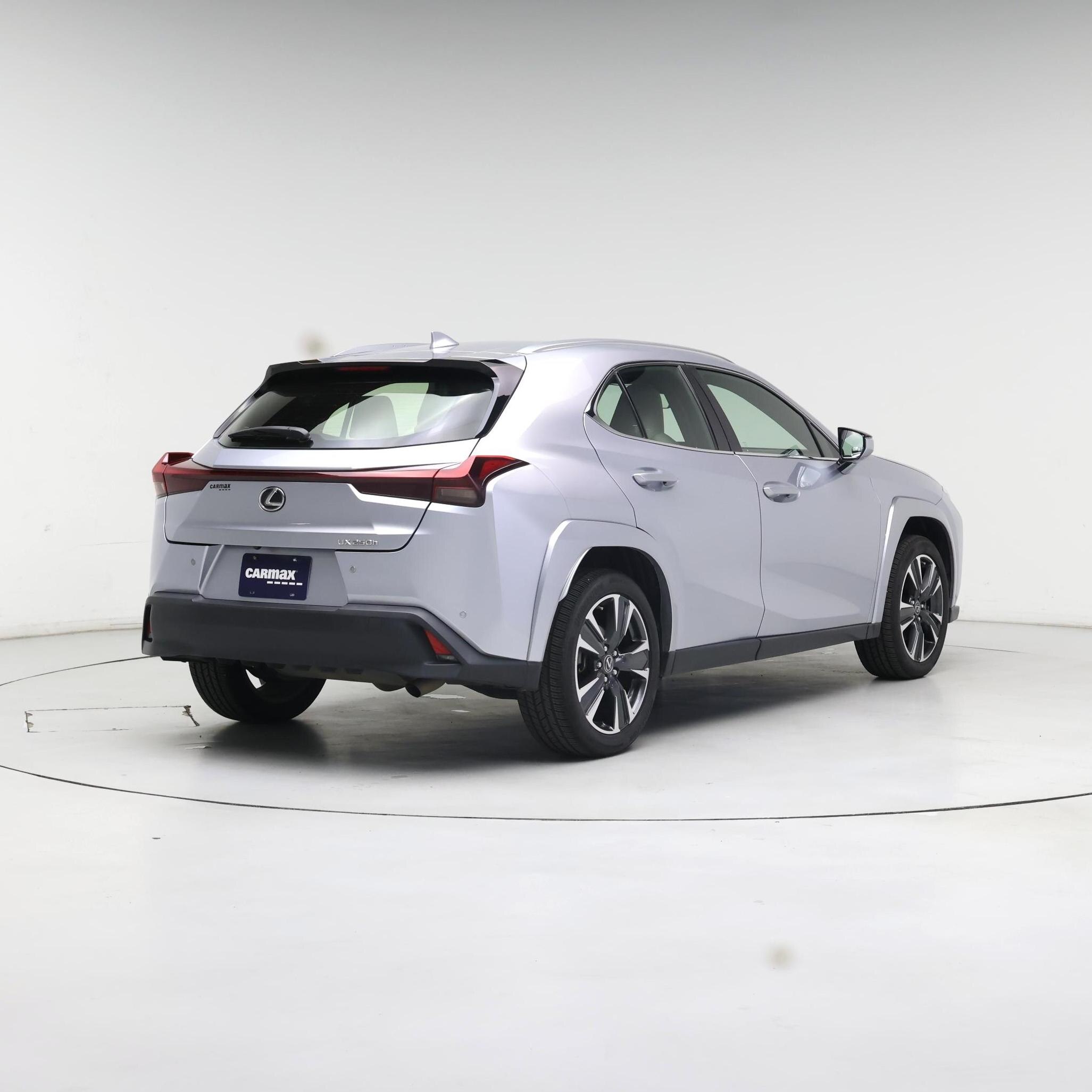Thumbnail: 2023 Lexus UX - 8