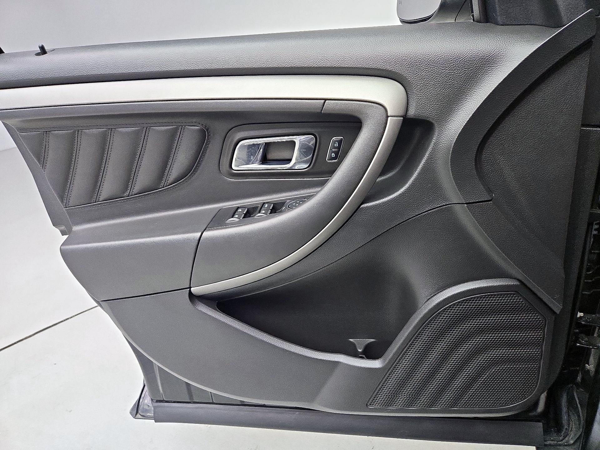 Thumbnail: 2015 Ford Taurus - 12