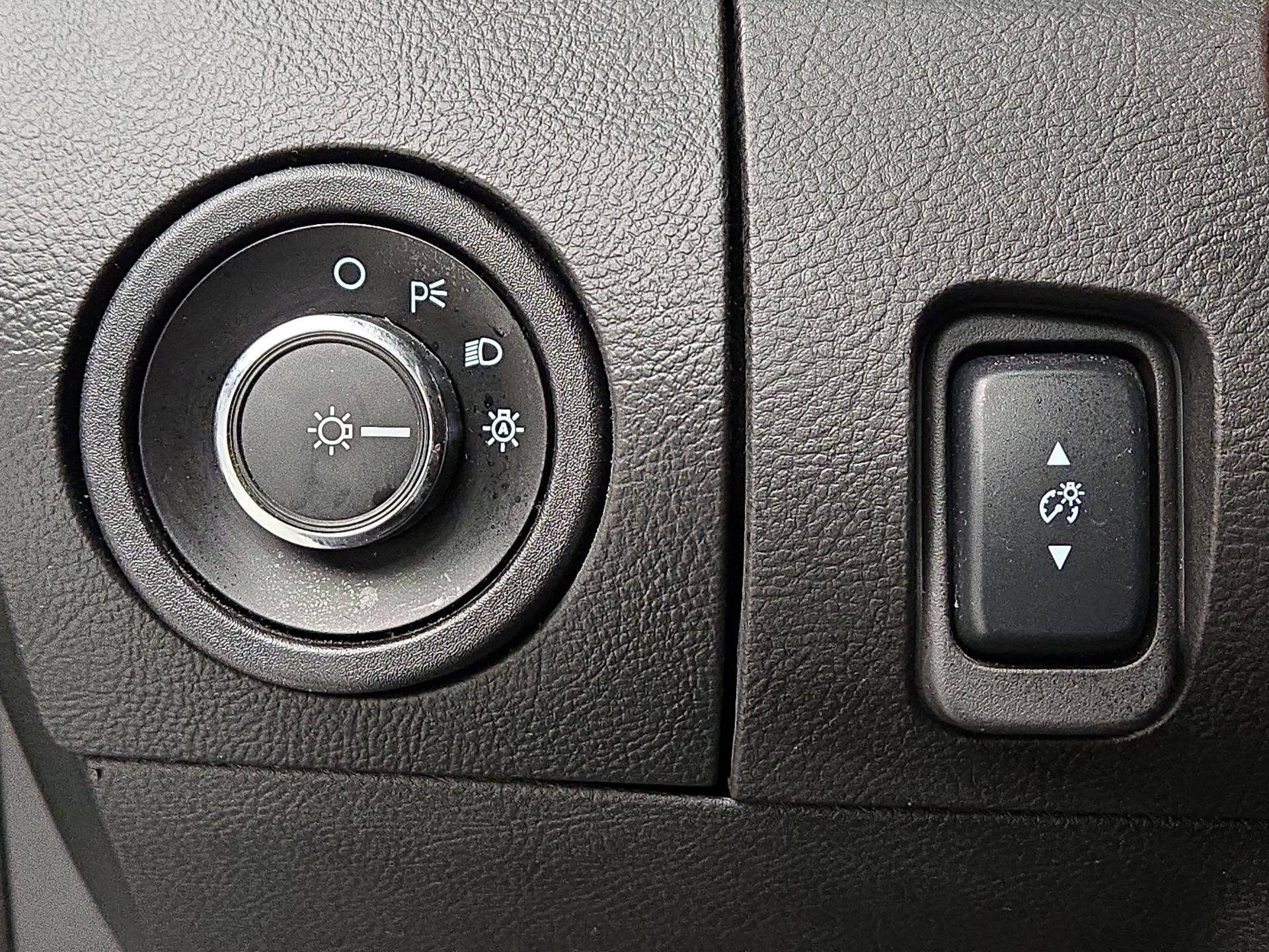 Thumbnail: 2015 Ford Taurus - 13