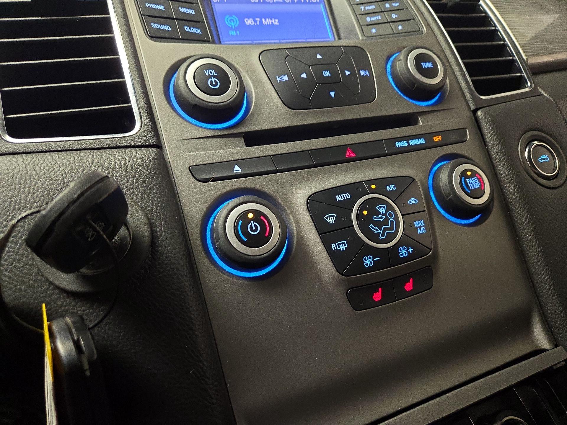 Thumbnail: 2015 Ford Taurus - 16