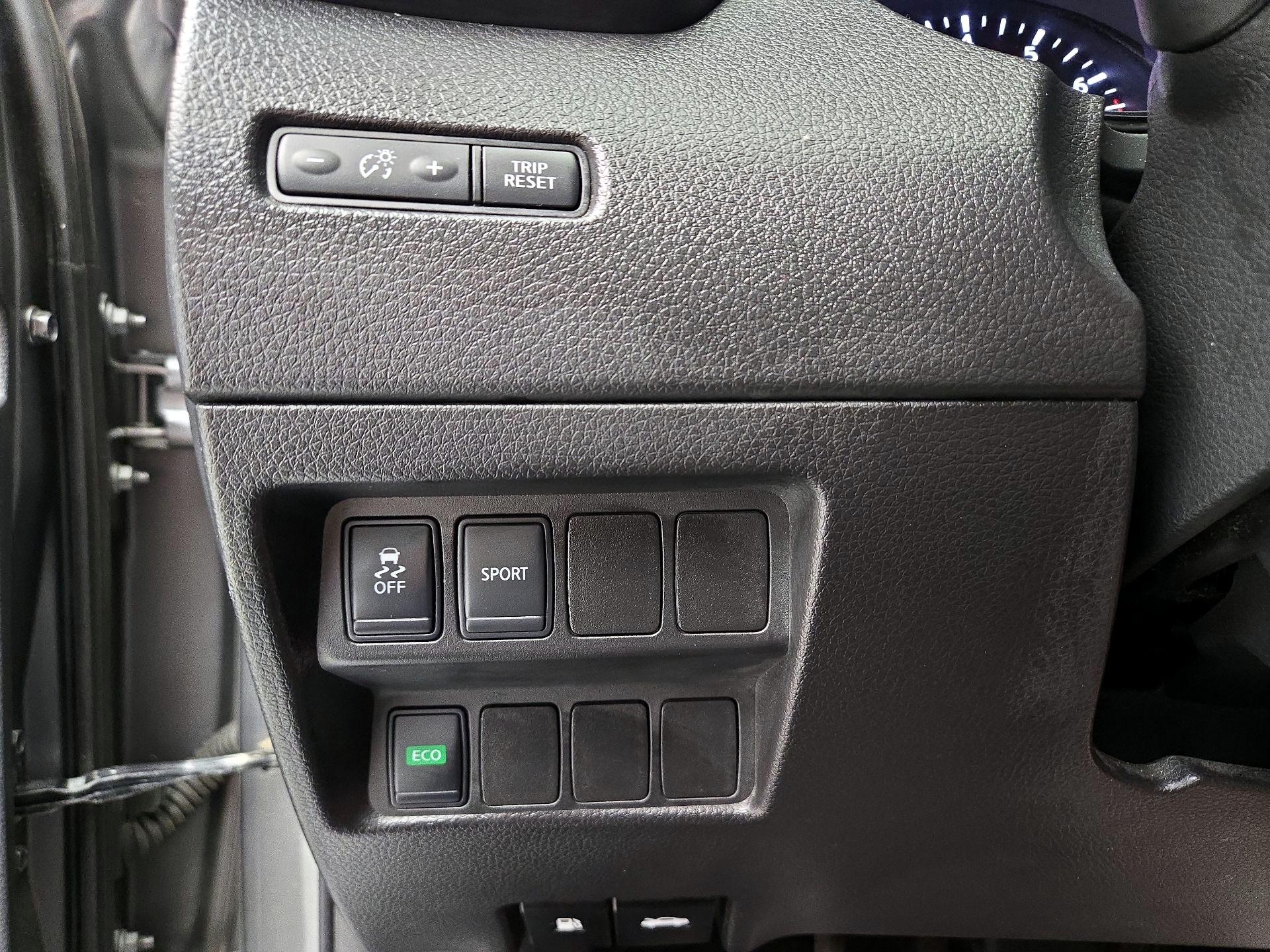 Thumbnail: 2016 Nissan Rogue - 13