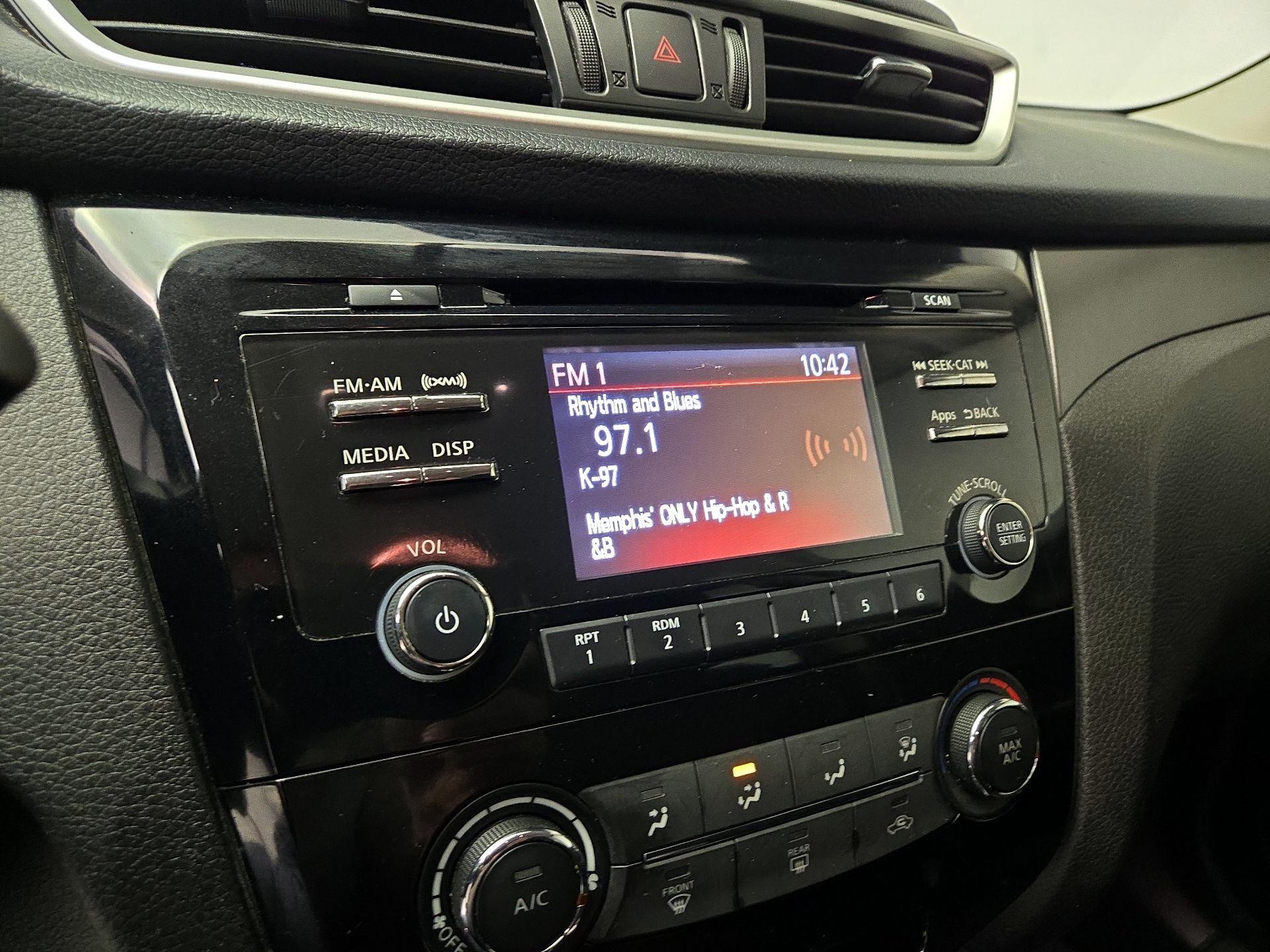 Thumbnail: 2016 Nissan Rogue - 15