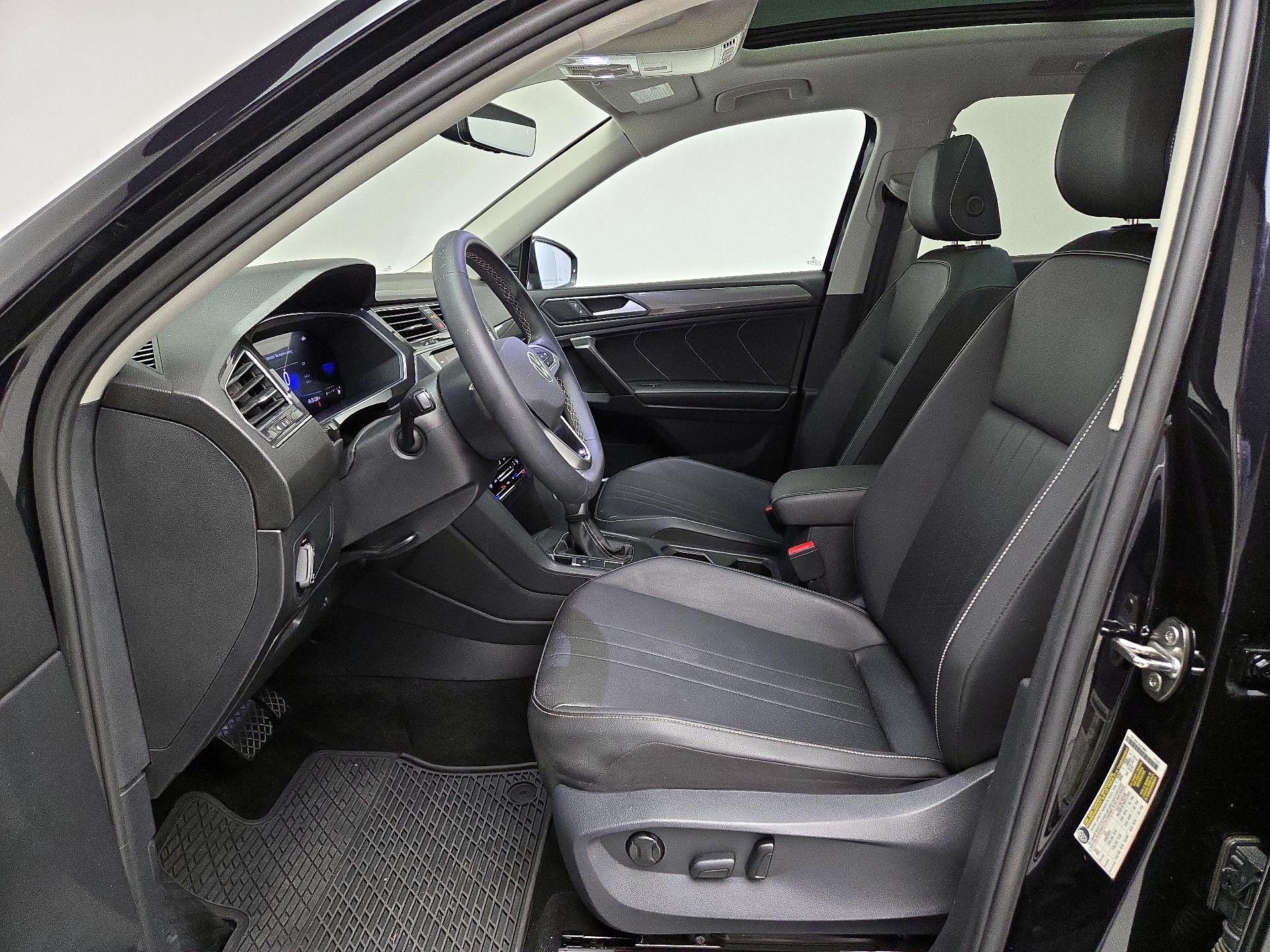 Thumbnail: 2023 Volkswagen Tiguan - 11