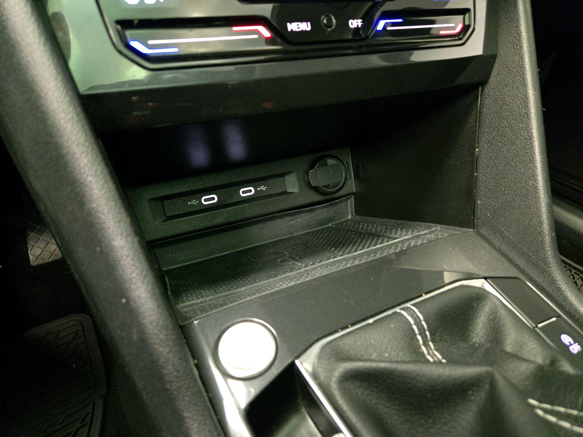 Thumbnail: 2023 Volkswagen Tiguan - 18