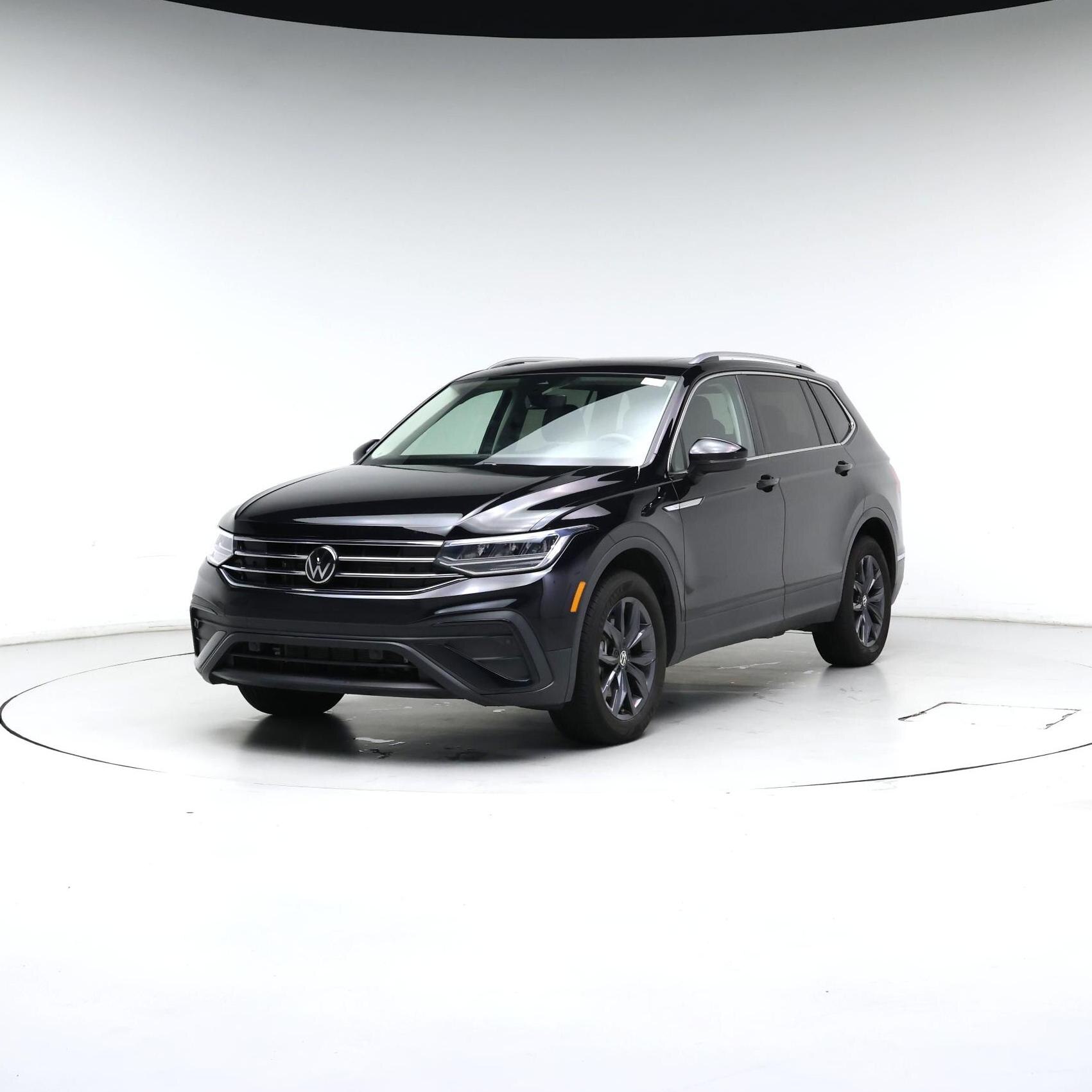 Thumbnail: 2023 Volkswagen Tiguan - 4