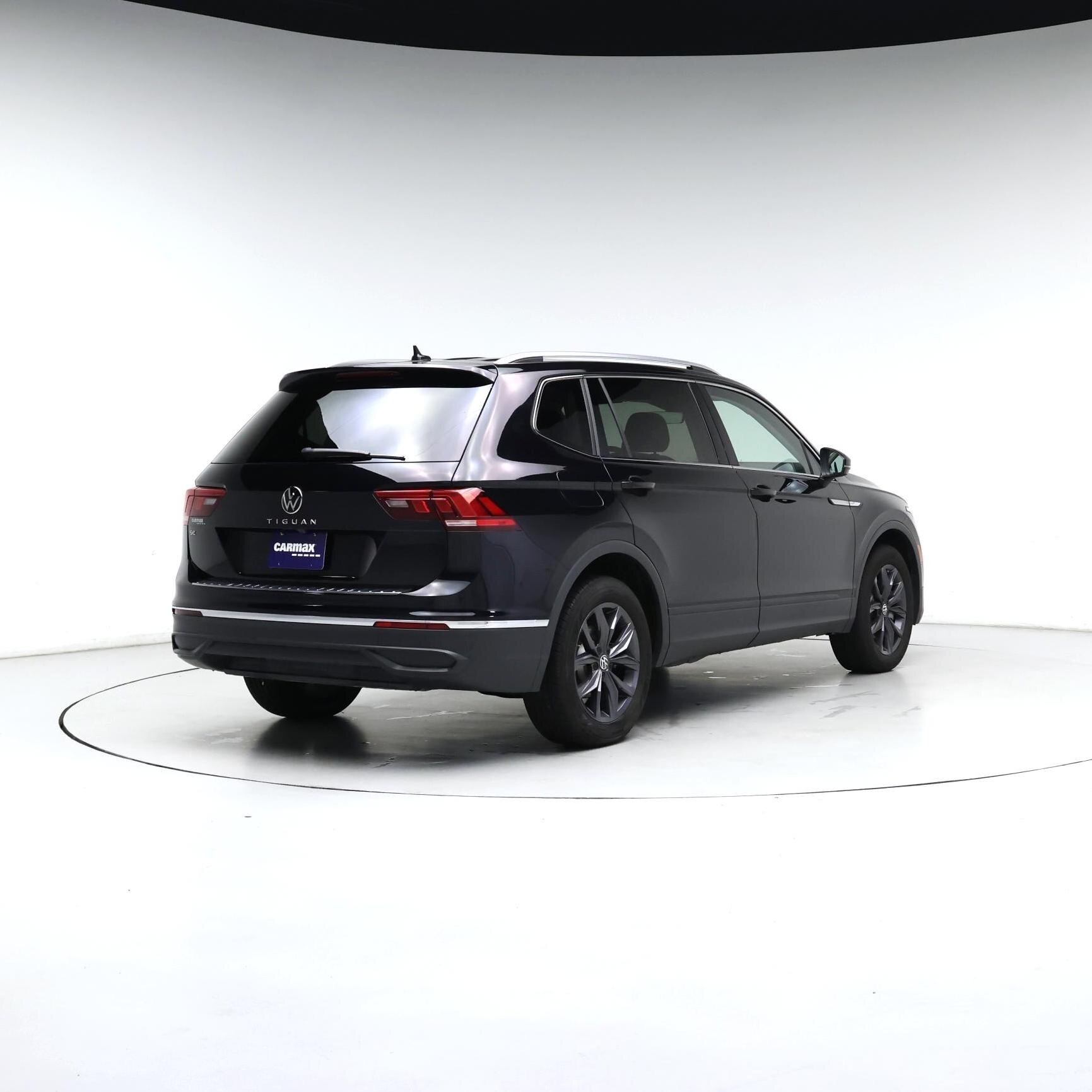 Thumbnail: 2023 Volkswagen Tiguan - 8