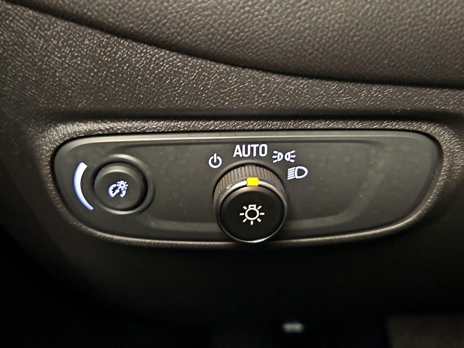 Thumbnail: 2022 Chevrolet Equinox - 13