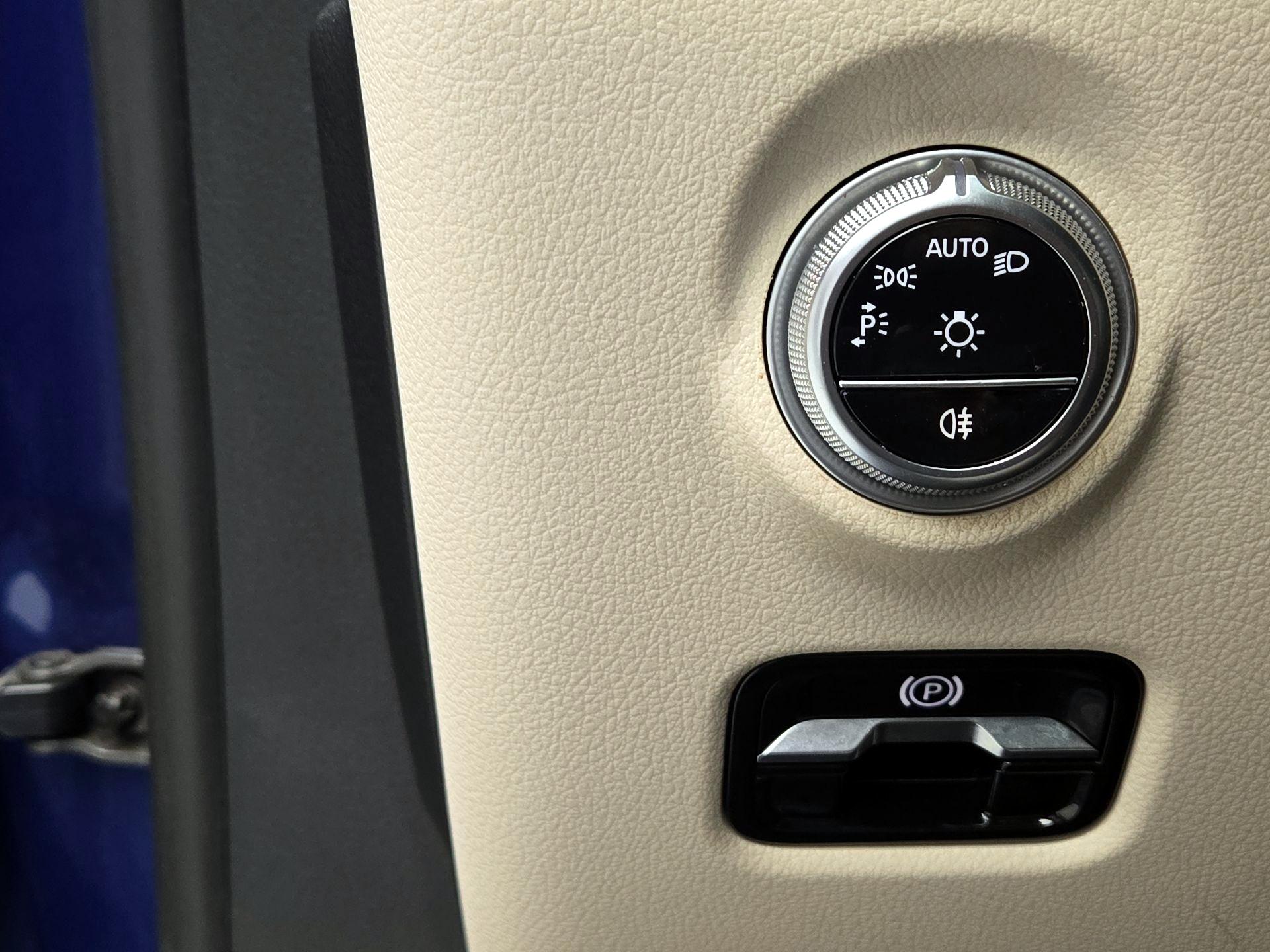 Thumbnail: 2022 Mercedes-Benz C-Class - 13