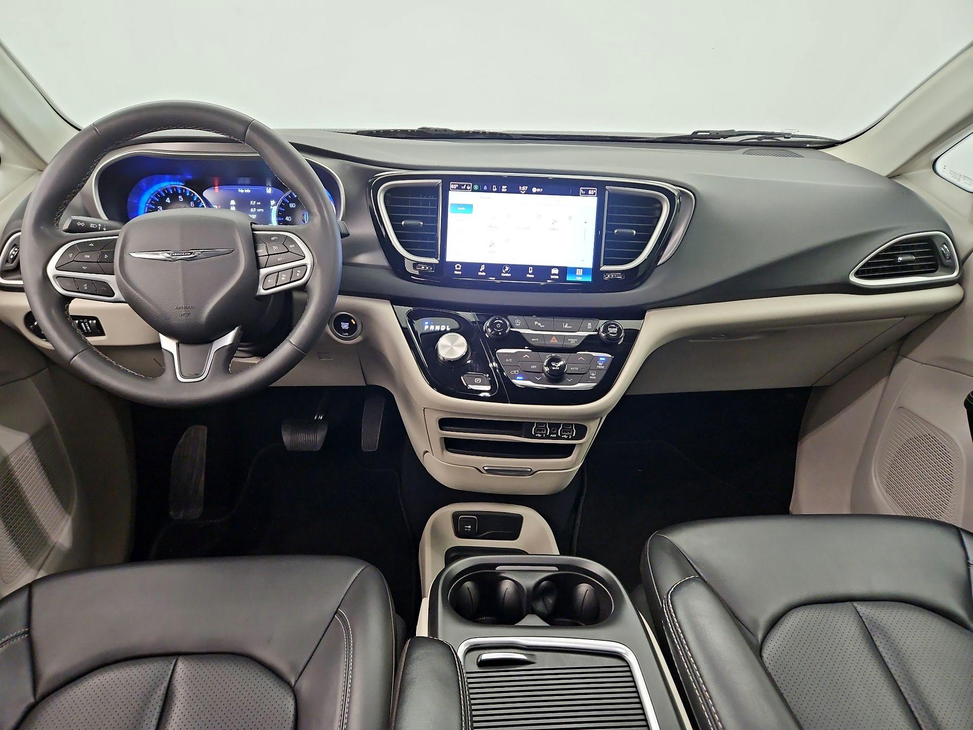 Thumbnail: 2023 Chrysler Pacifica - 9